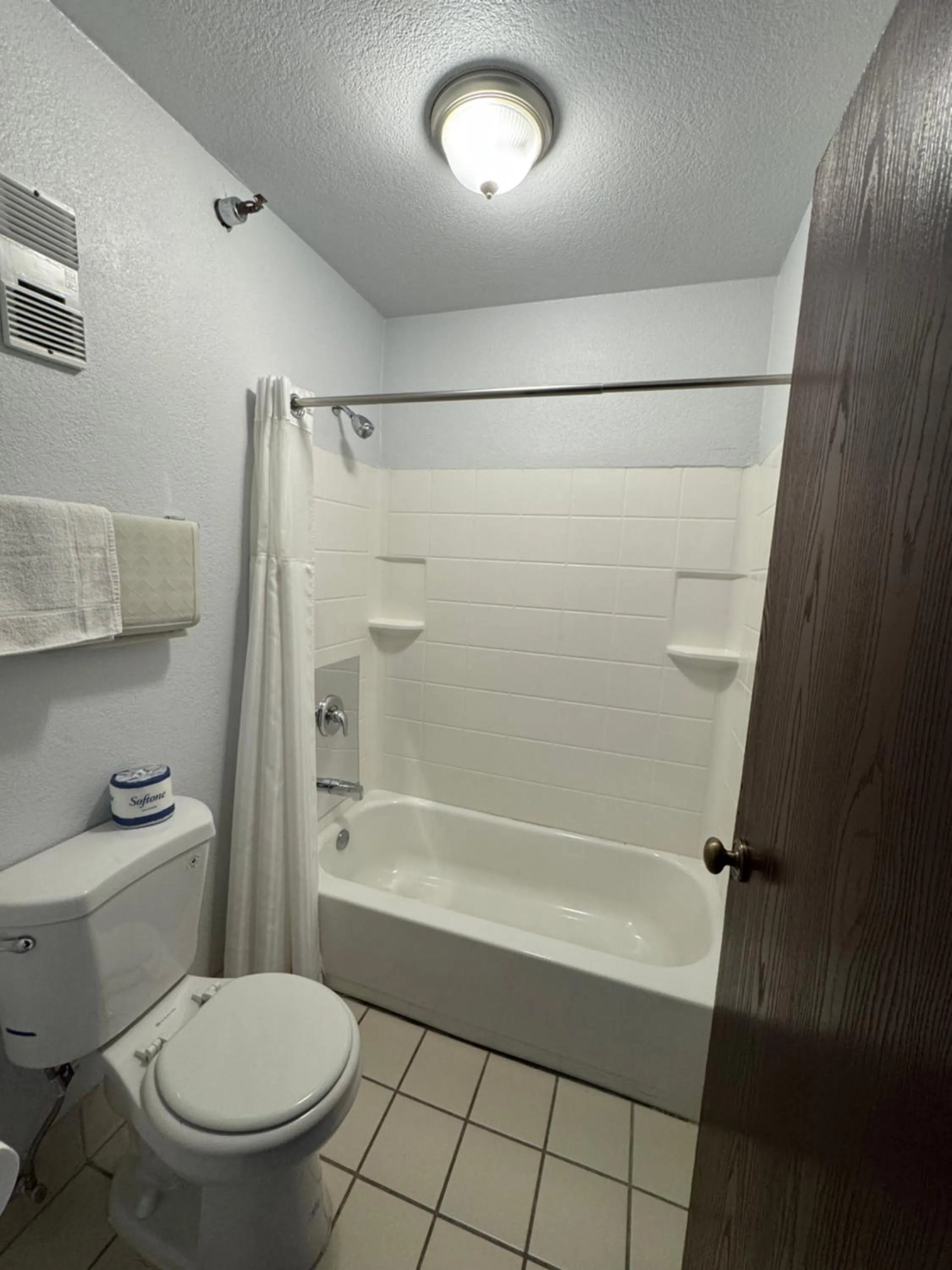 Bathroom in The New Pioneer