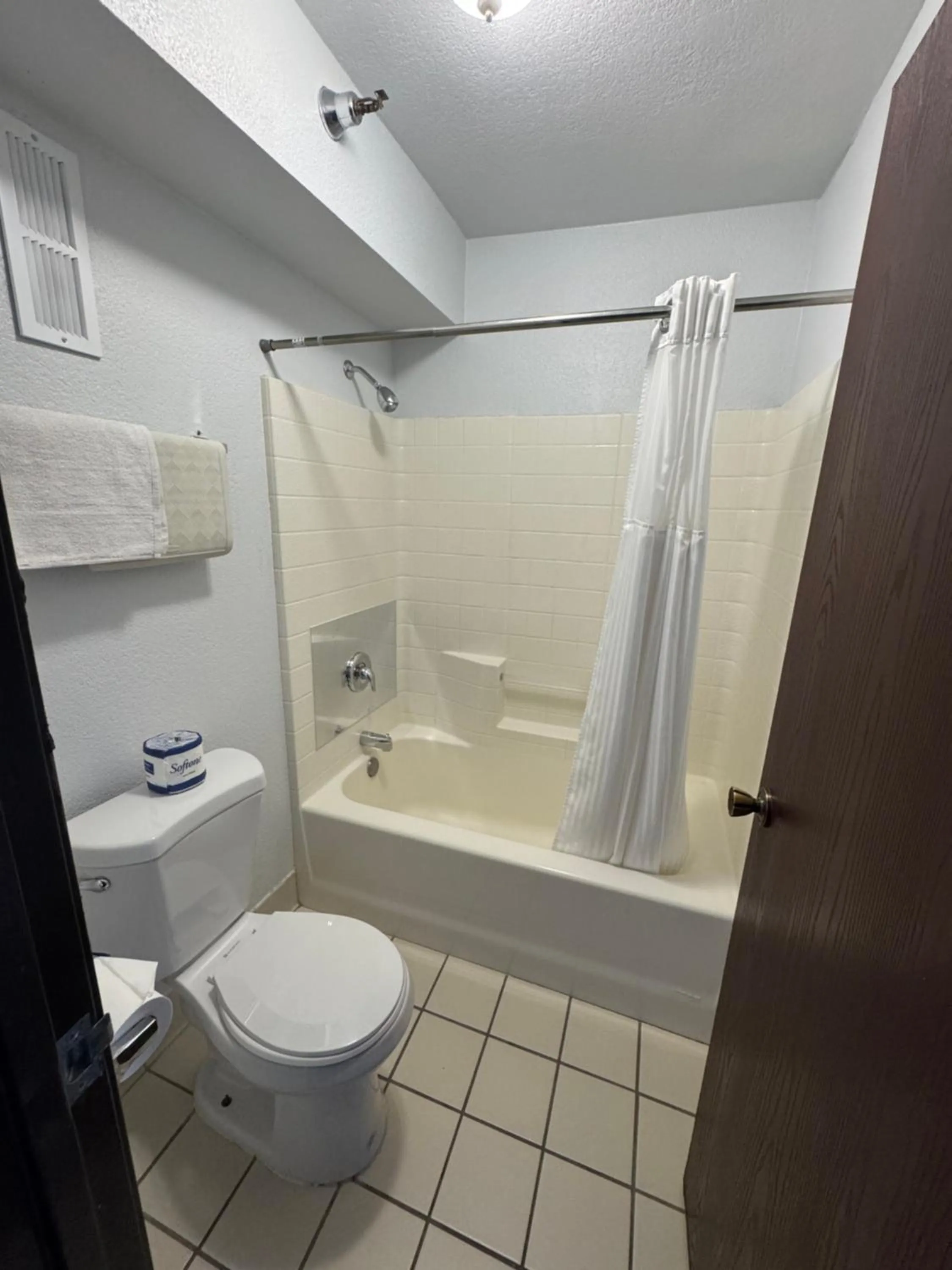 Bathroom in The New Pioneer