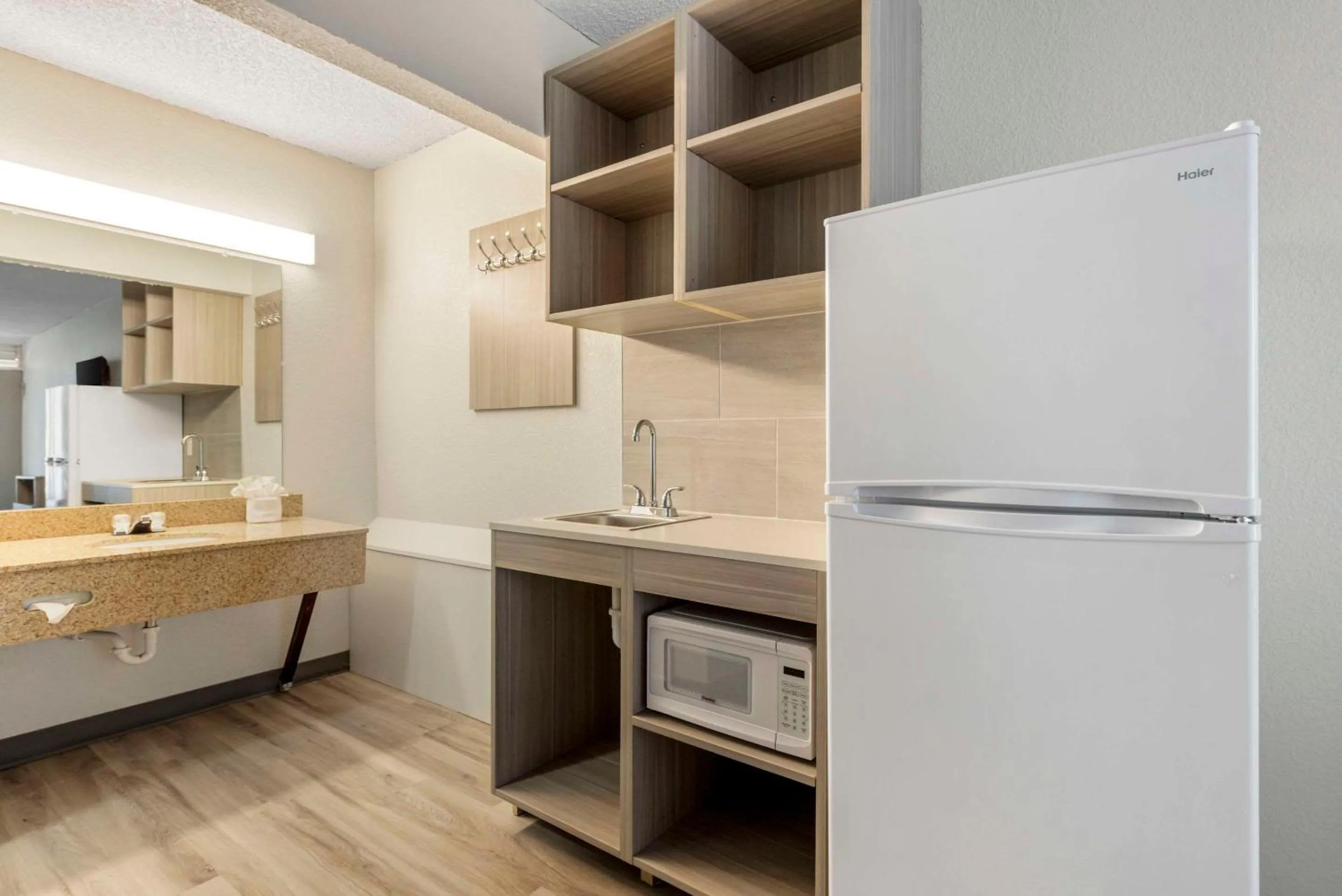 Bedroom in Suburban Studios Pueblo North