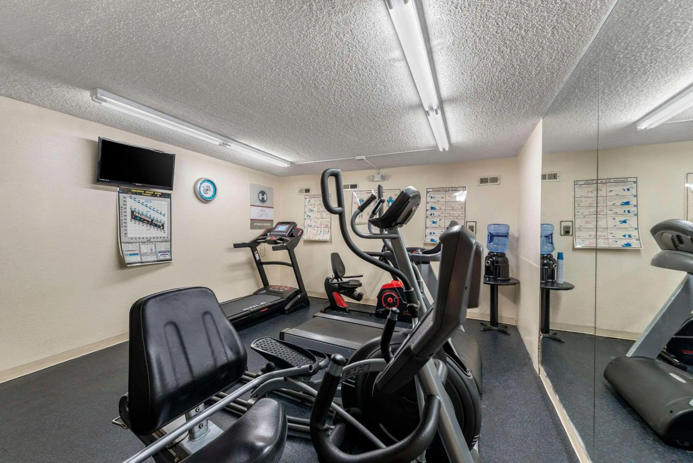 Fitness centre/facilities in Suburban Studios Pueblo North