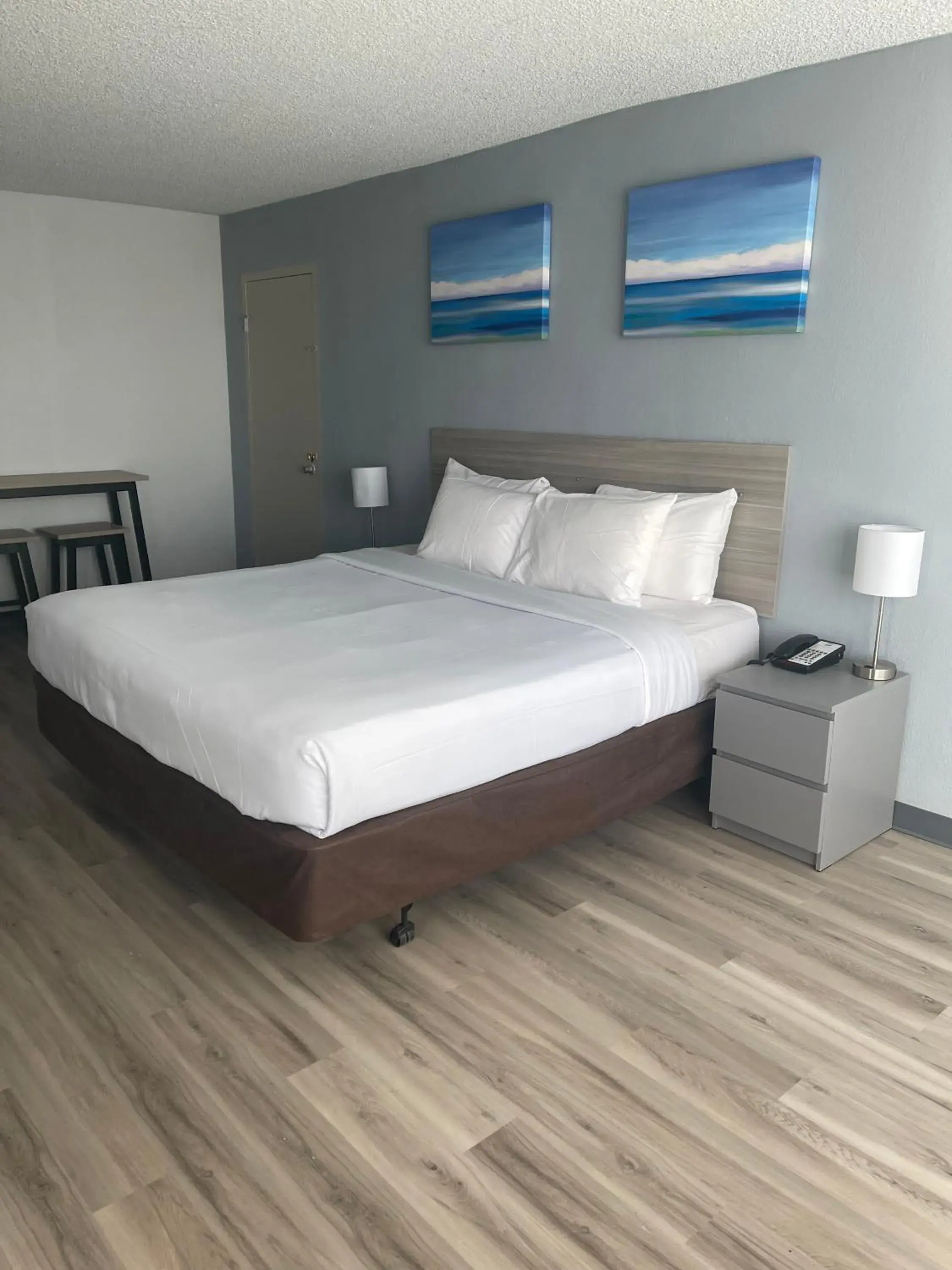 Deluxe King Studio in Suburban Studios Pueblo North Deluxe King Studio in Suburban Studios Pueblo North