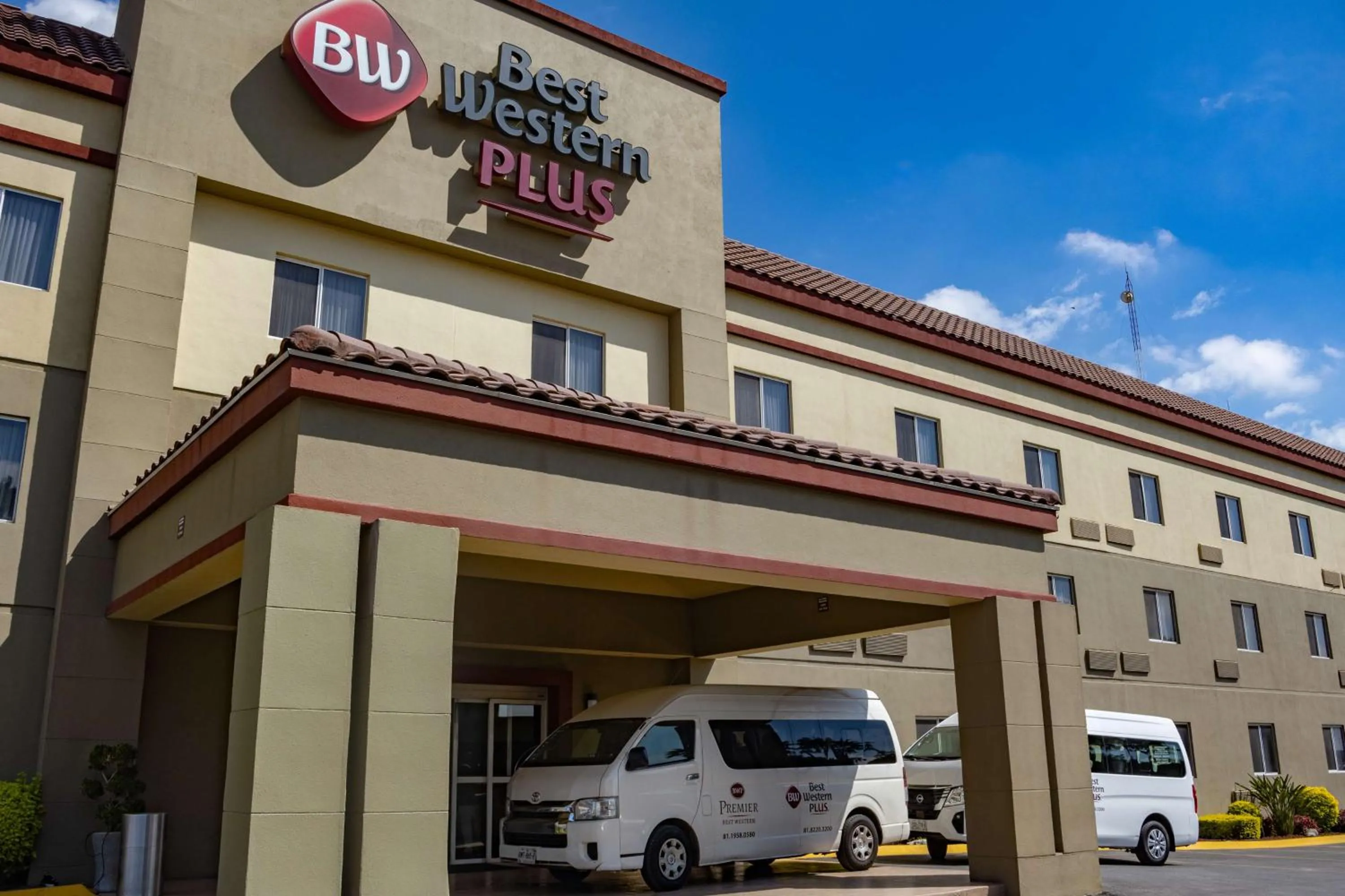 Property building in Best Western PLUS Monterrey Airport