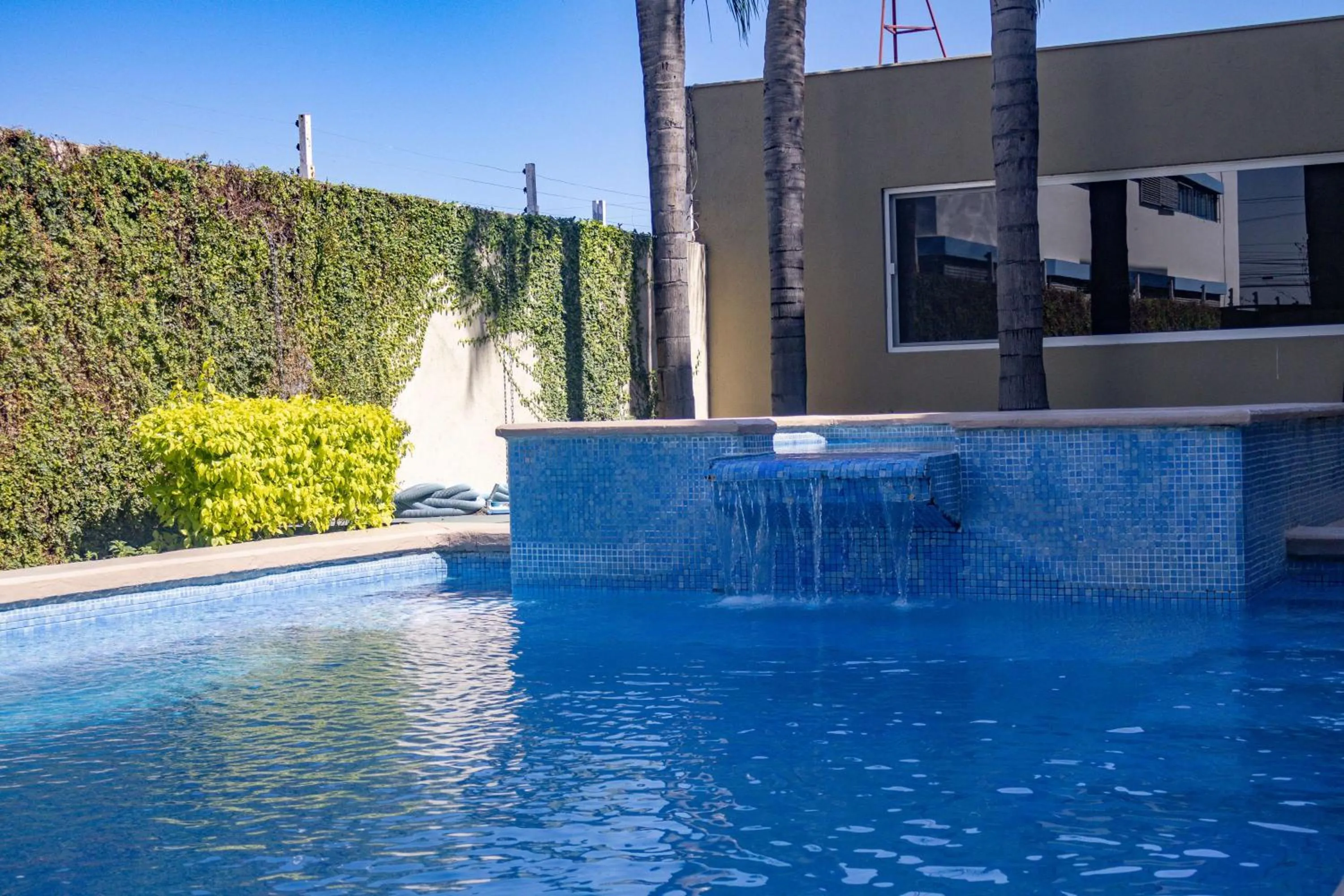 Pool view in Best Western PLUS Monterrey Airport