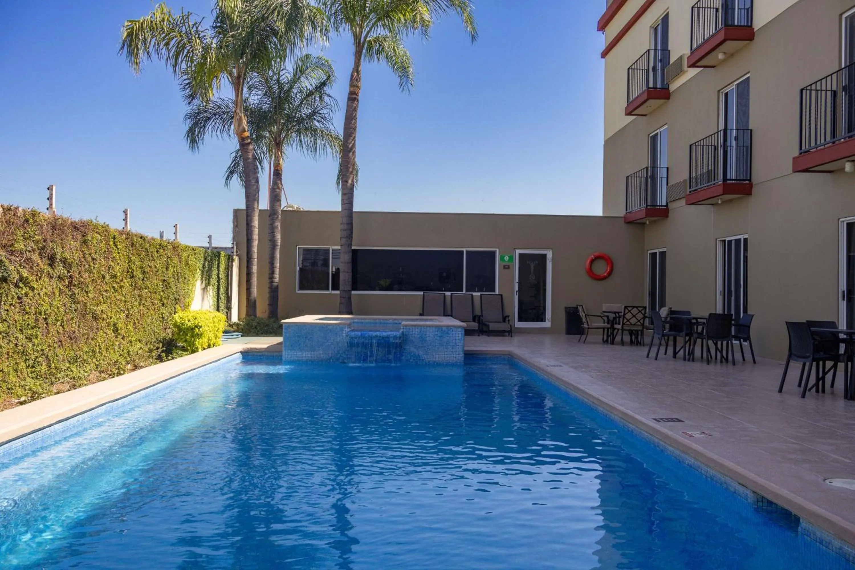 Pool view in Best Western PLUS Monterrey Airport