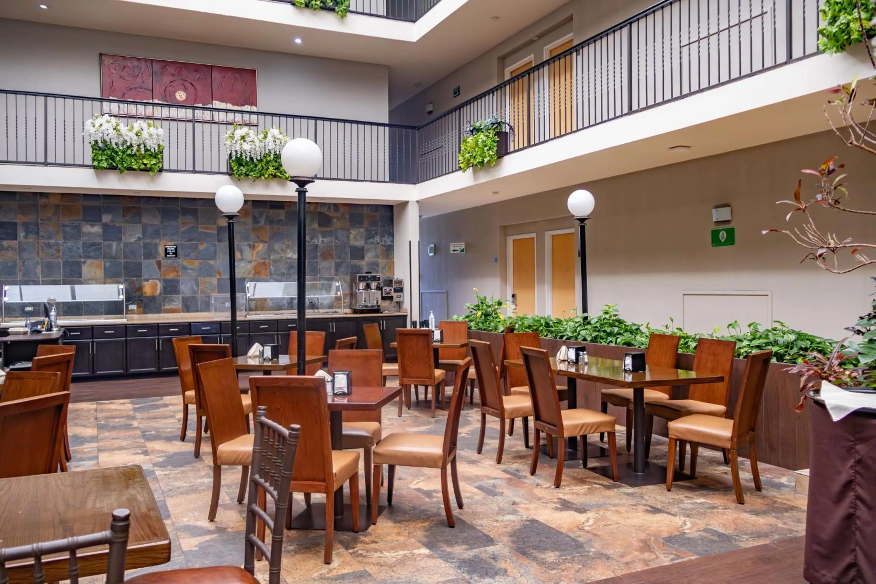 Restaurant/places to eat in Best Western PLUS Monterrey Airport