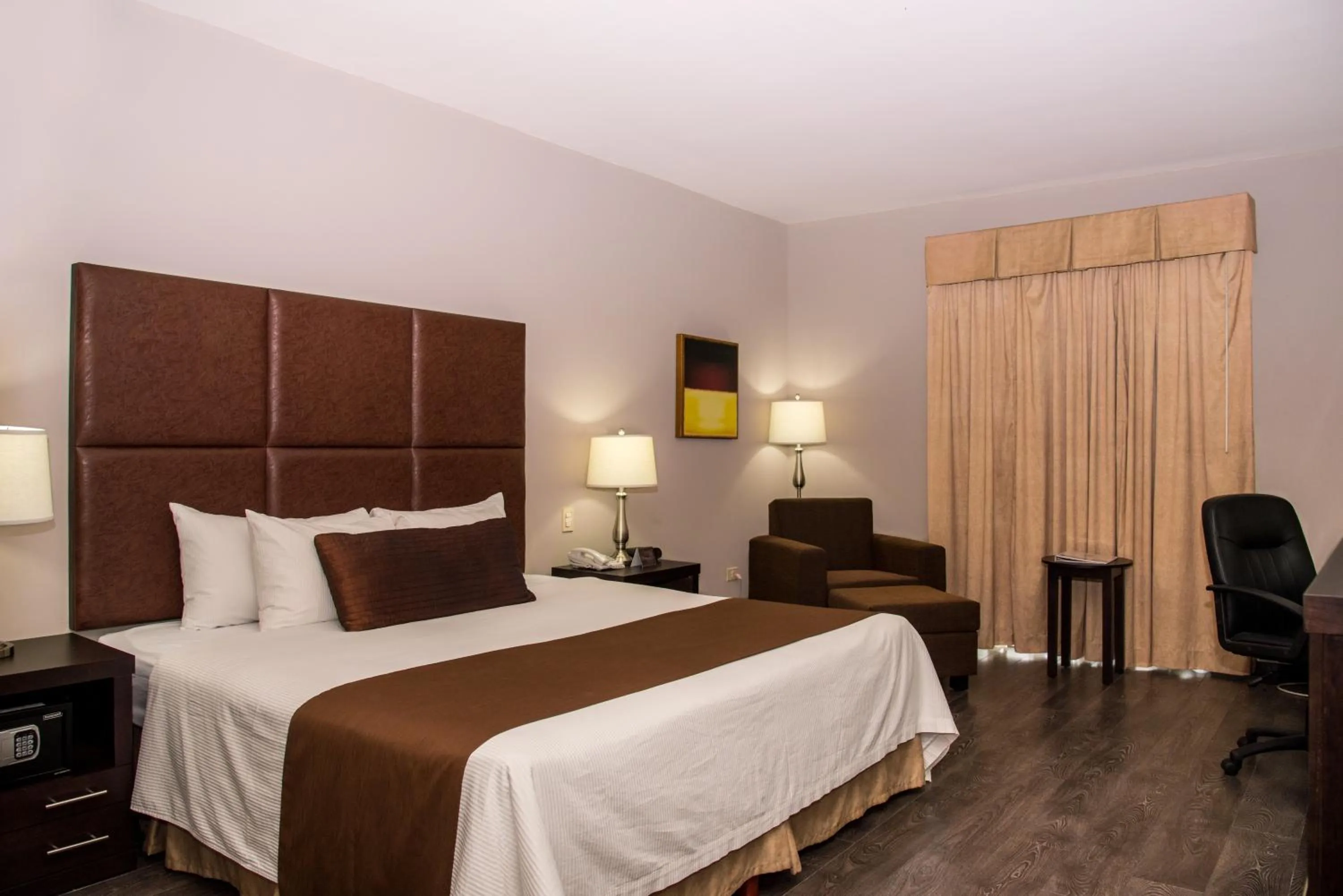 Bed in Best Western PLUS Monterrey Airport