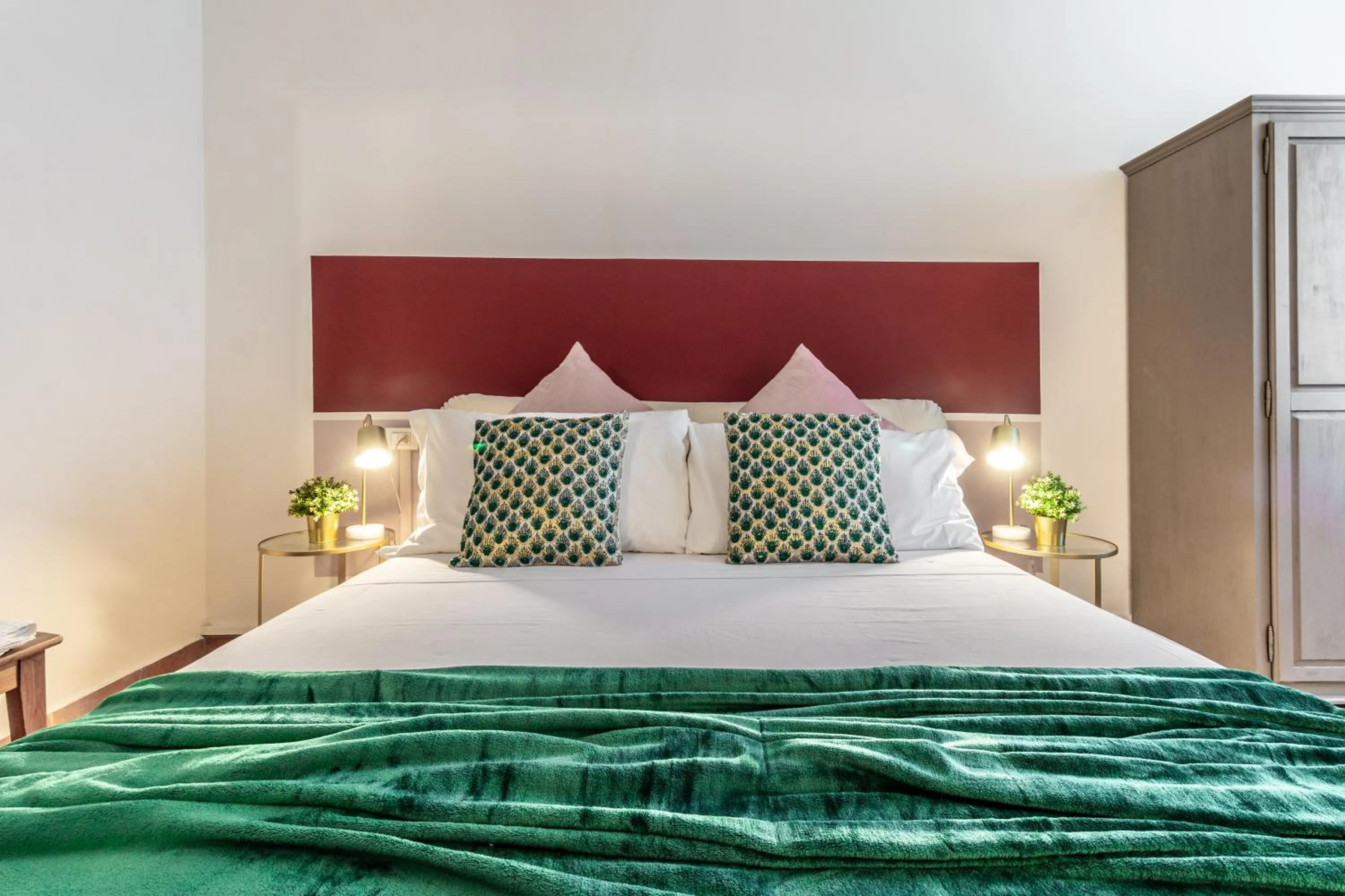 Bed in Wine Apartments Florence Ansonica