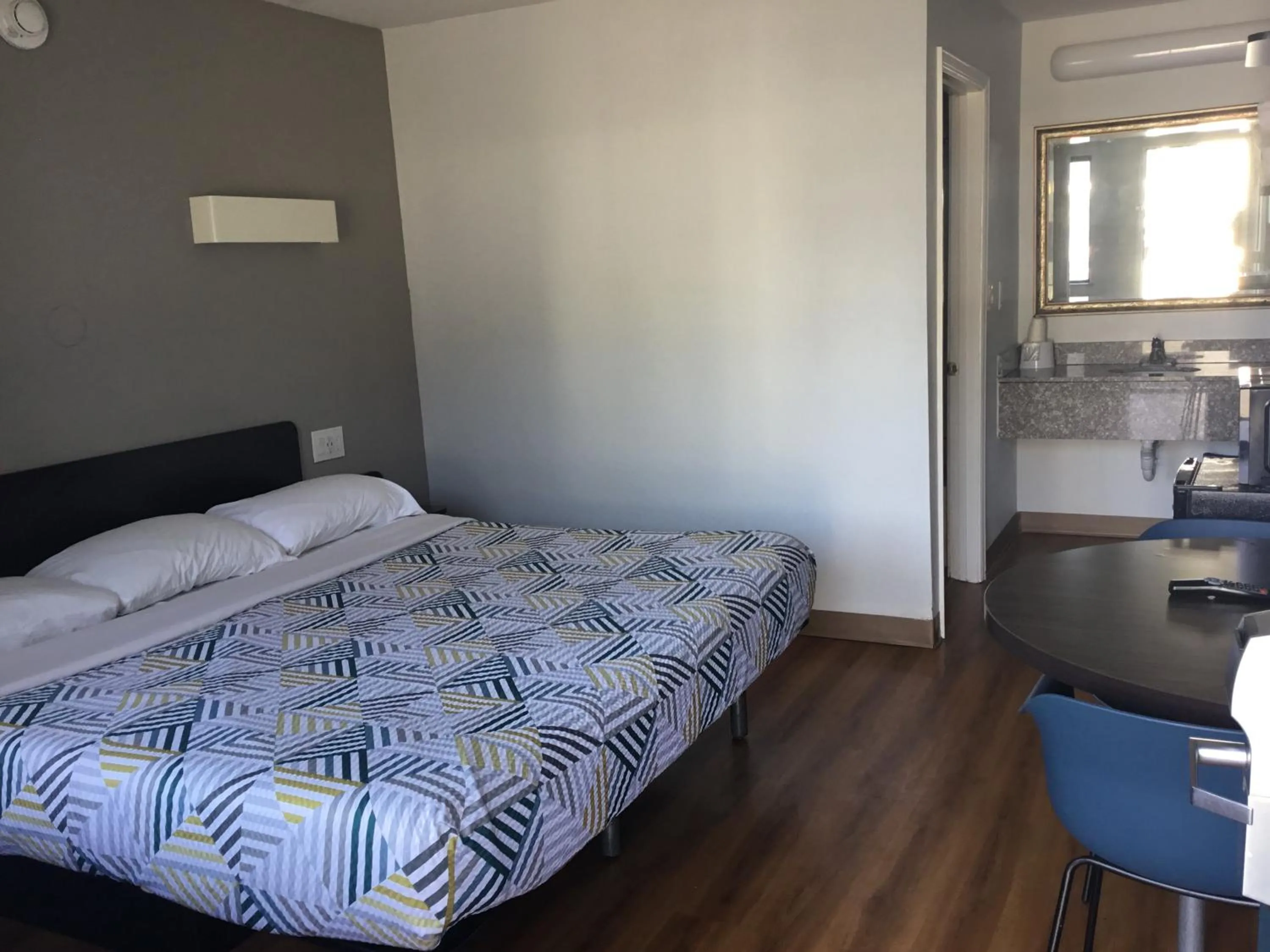 Bed in Motel 6-El Paso, TX - West