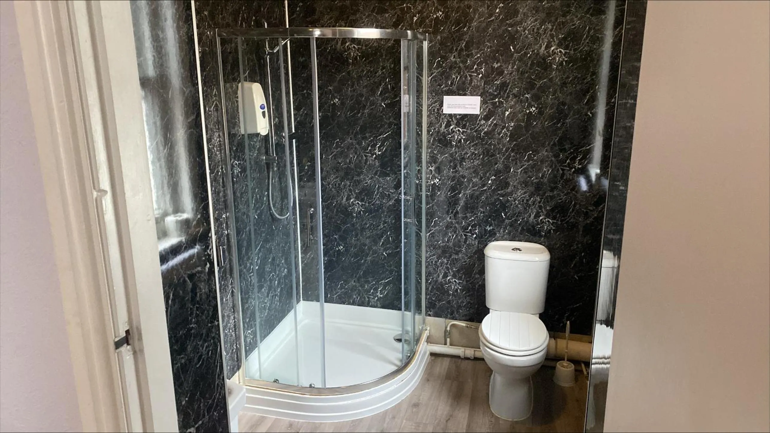 Shower in The Pack Horse