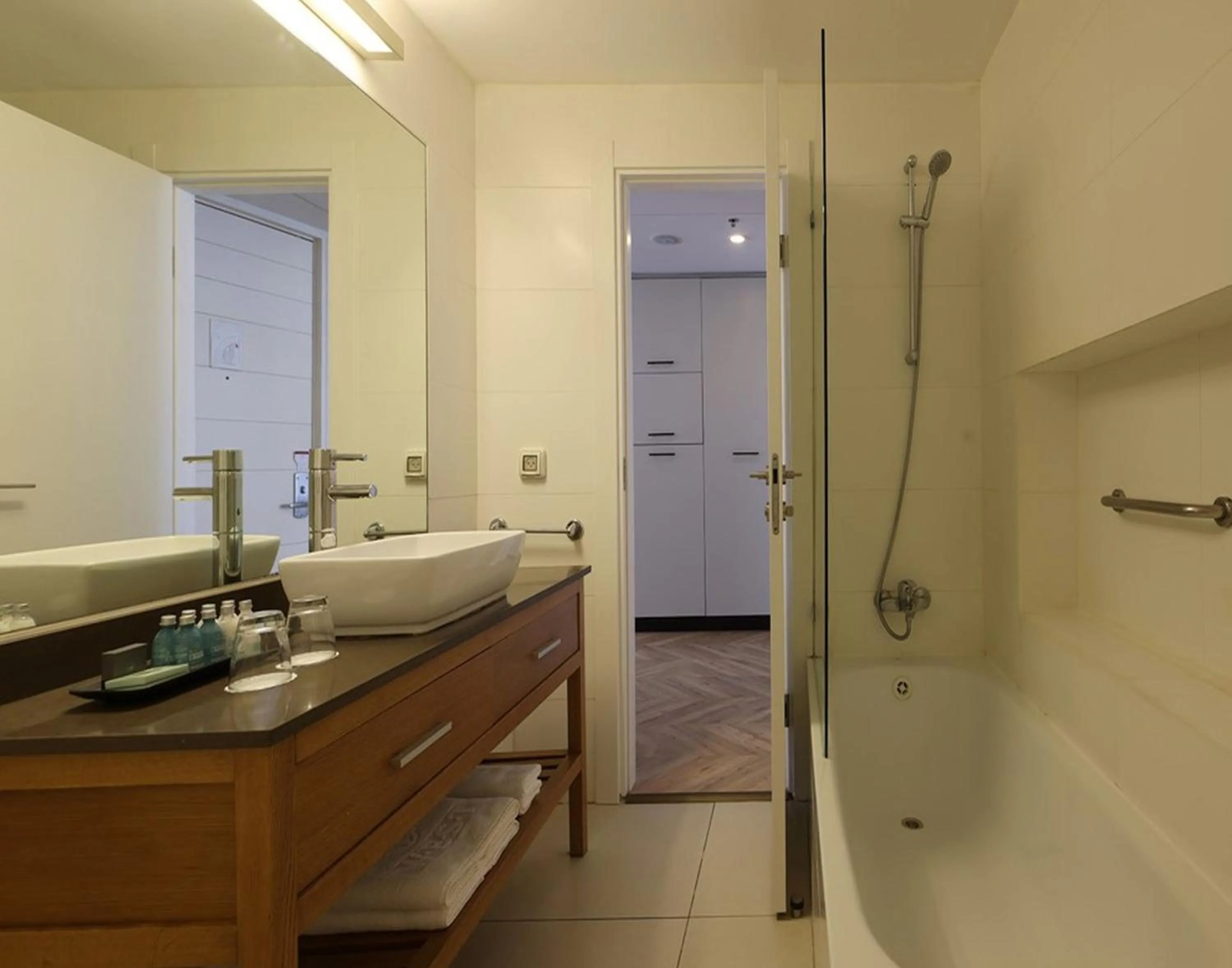 Bathroom in West Tel Aviv- All Suites Hotel By The Sea