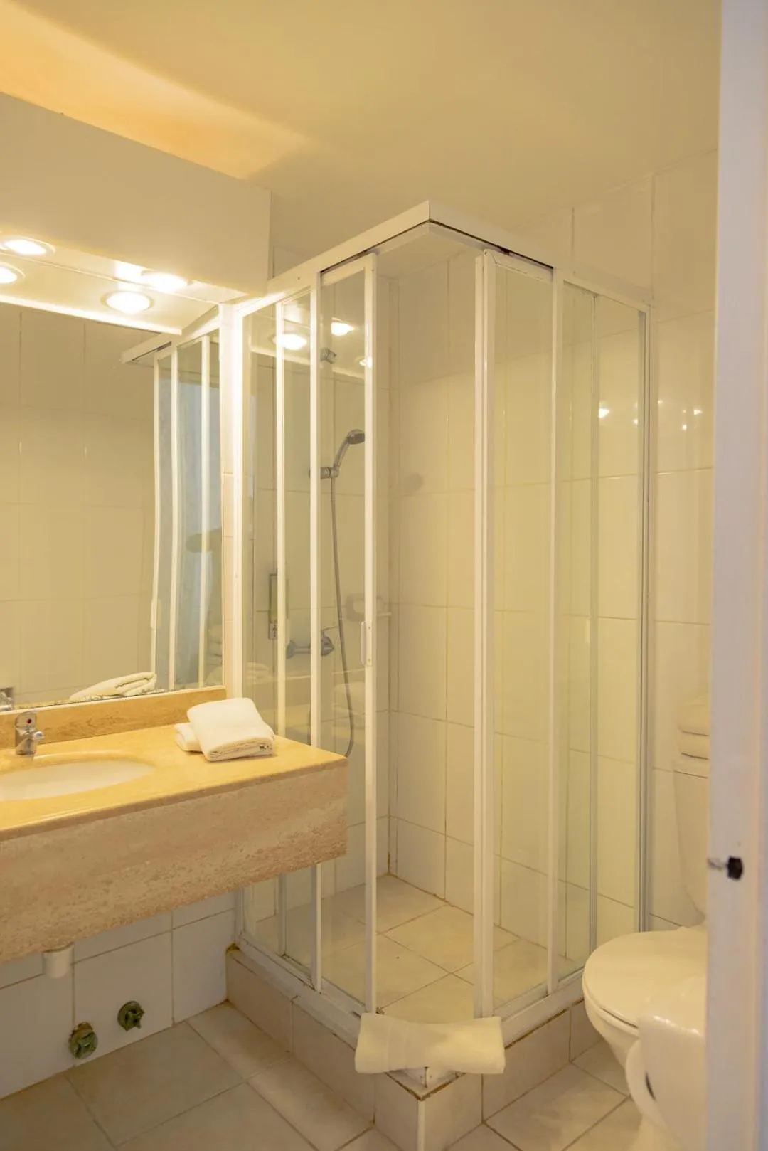 Bathroom in Panamericana Hotel Arica