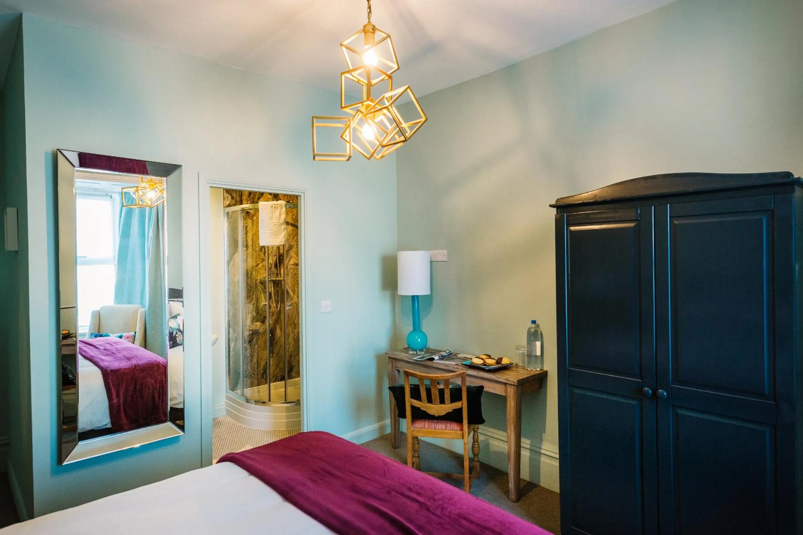 Bathroom, Bed in Bampton Townhouse