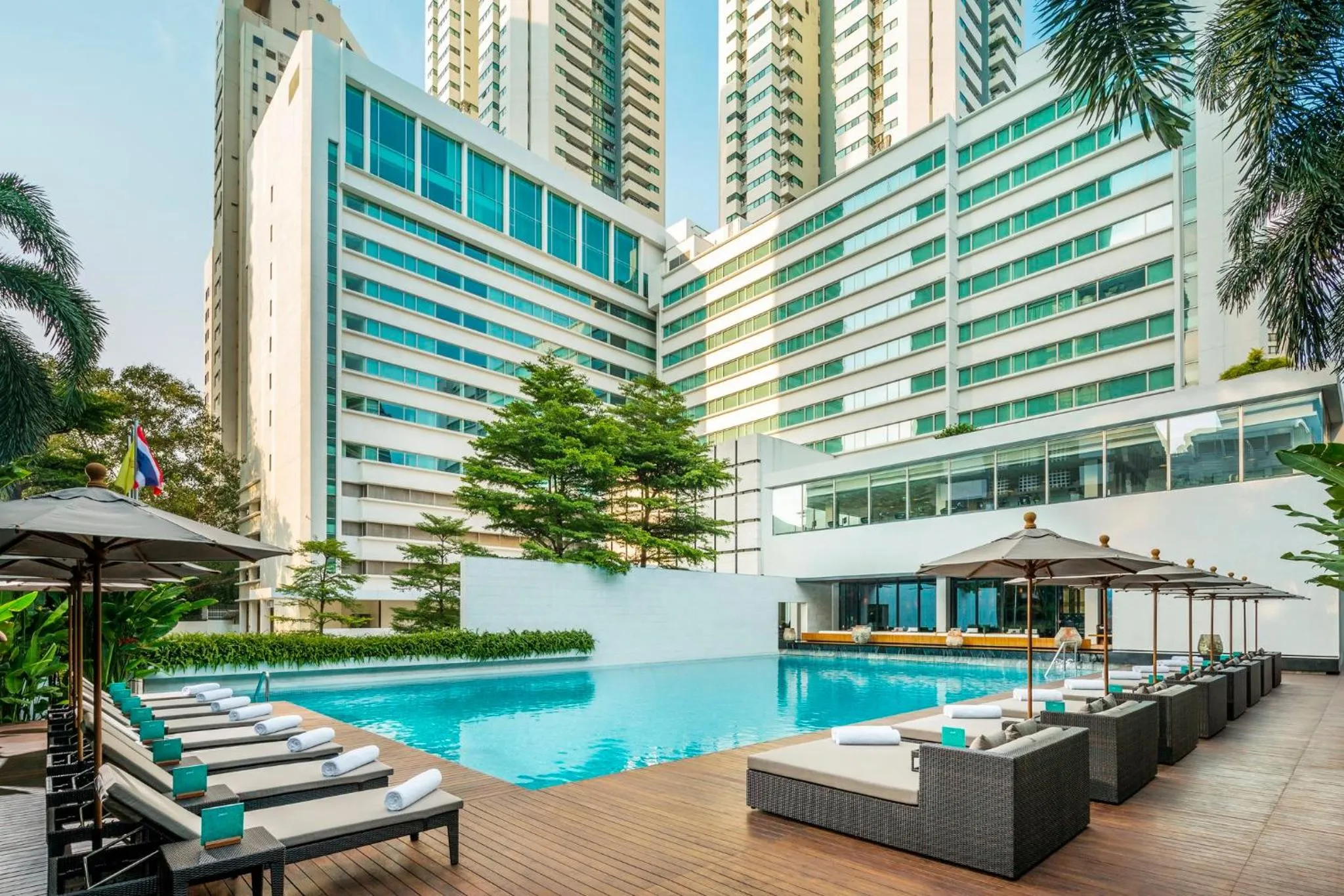 Swimming pool in COMO Metropolitan Bangkok
