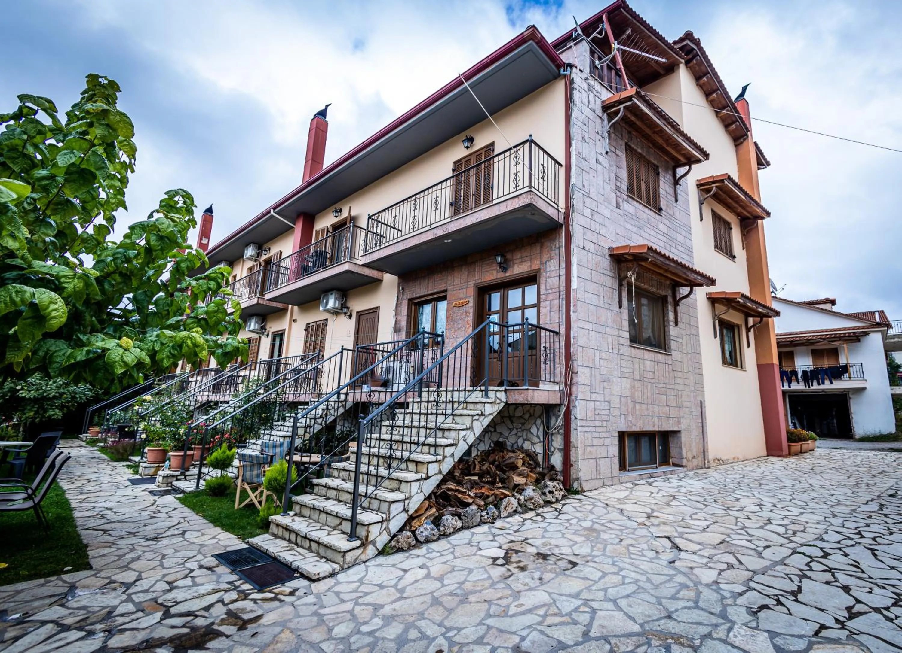 Neighbourhood in Enastron