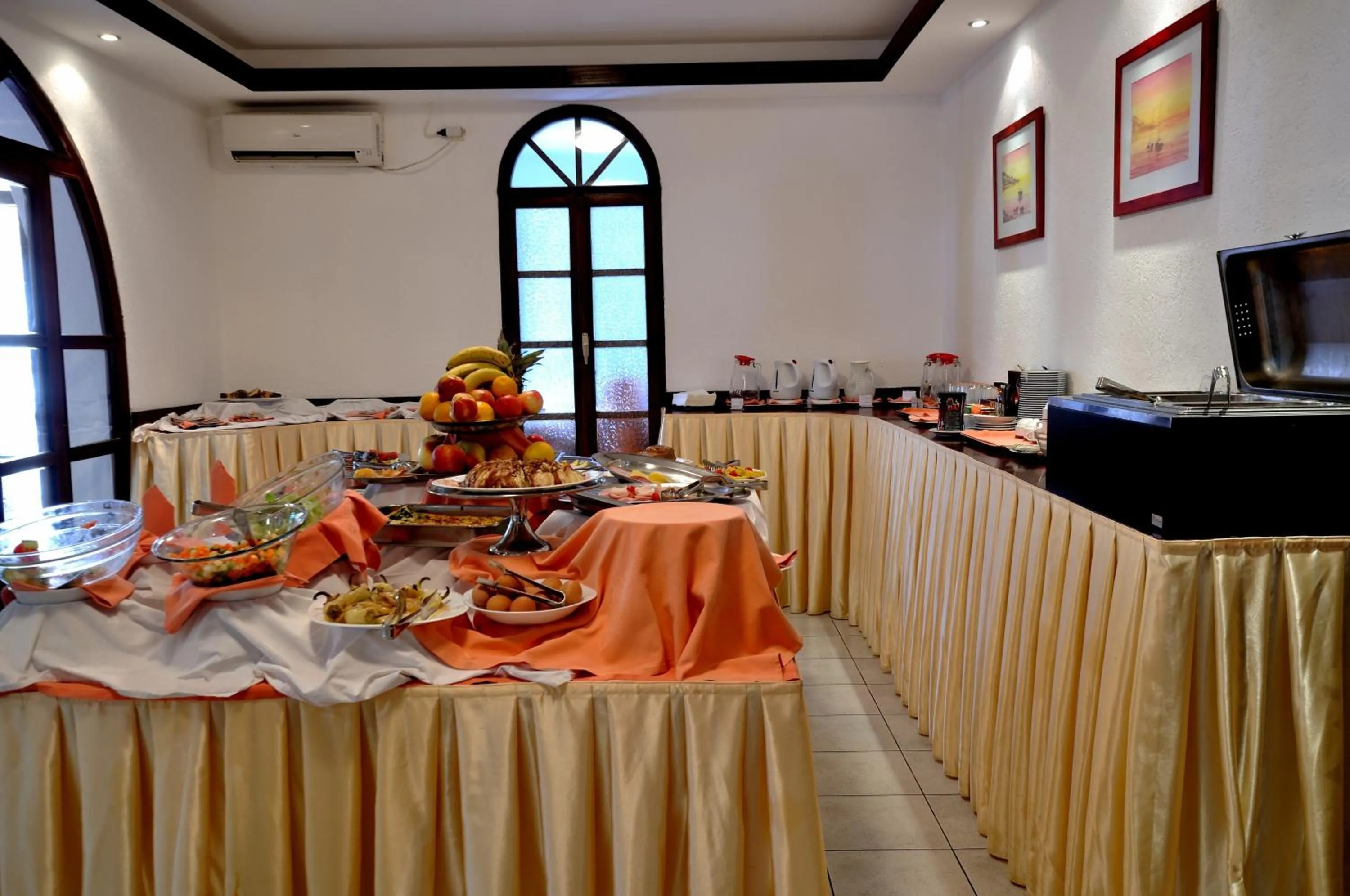 Restaurant/places to eat in Vila Đurić - Ex Hotel Đurić