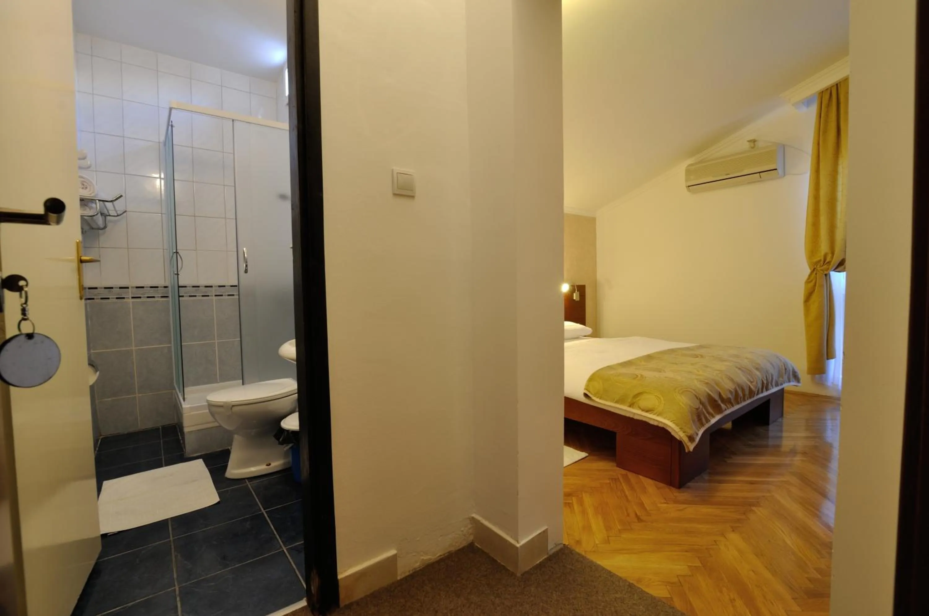 Bathroom, Bed in Vila Đurić - Ex Hotel Đurić