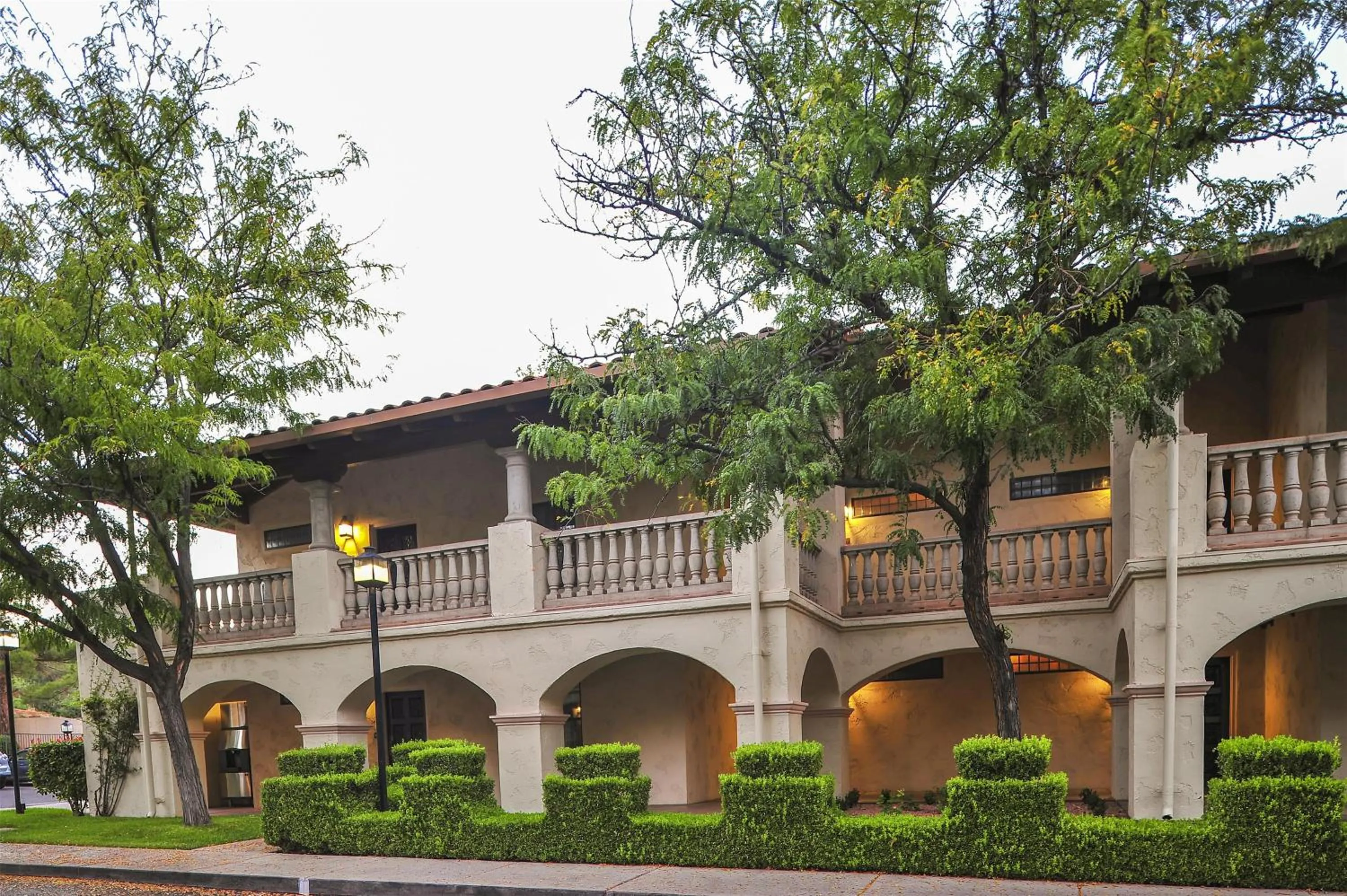 Property building in Hilton Vacation Club Los Abrigados Resort & Spa Sedona