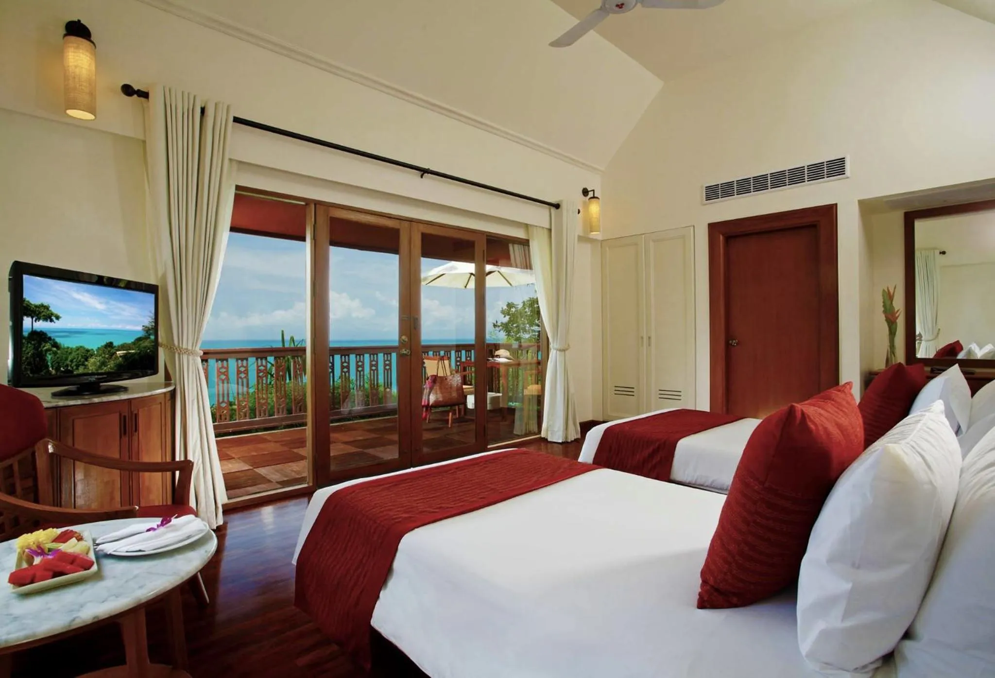 Photo of the whole room, Bed in Centara Villas Phuket