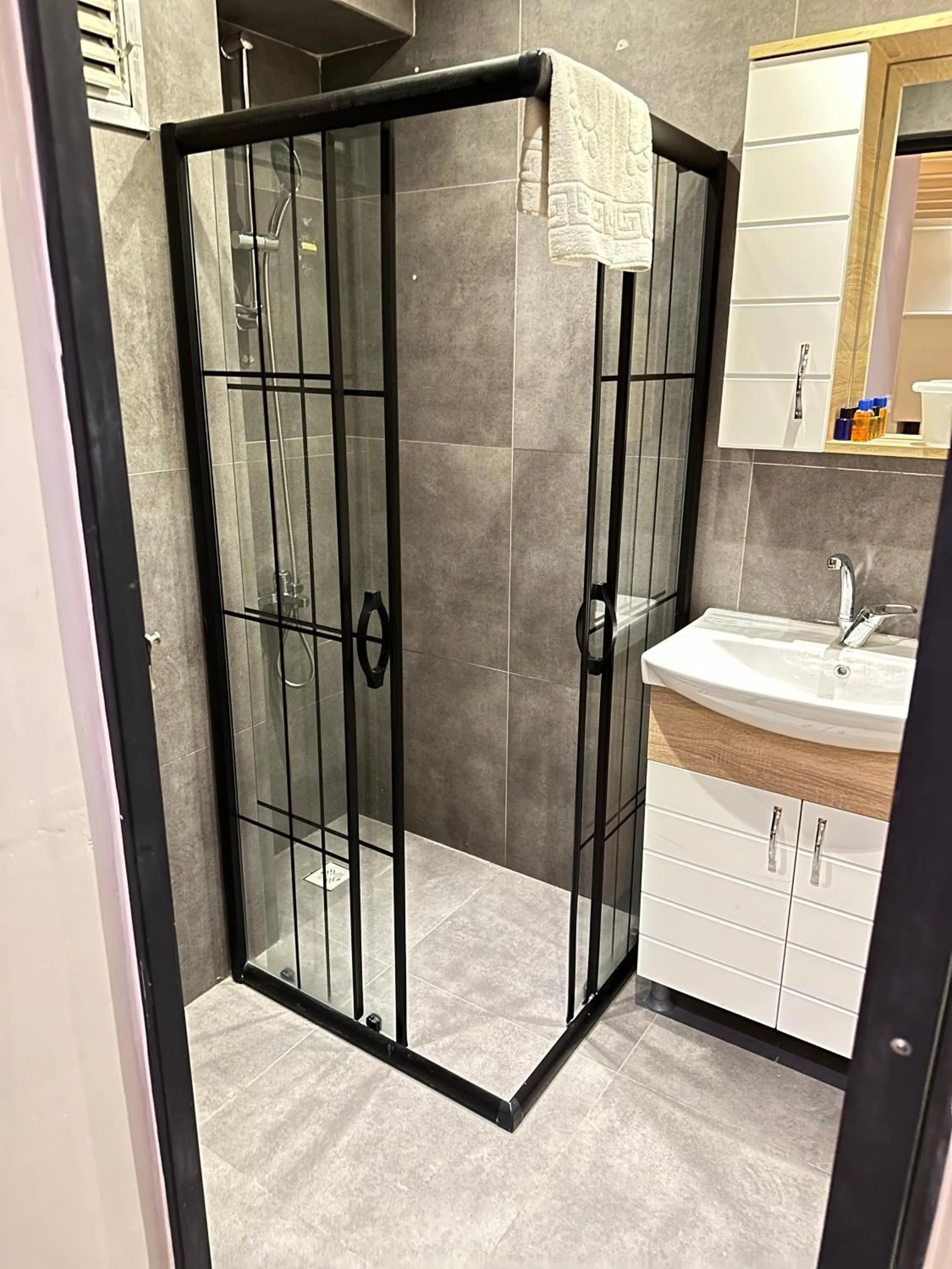 Shower in Rooms Galata