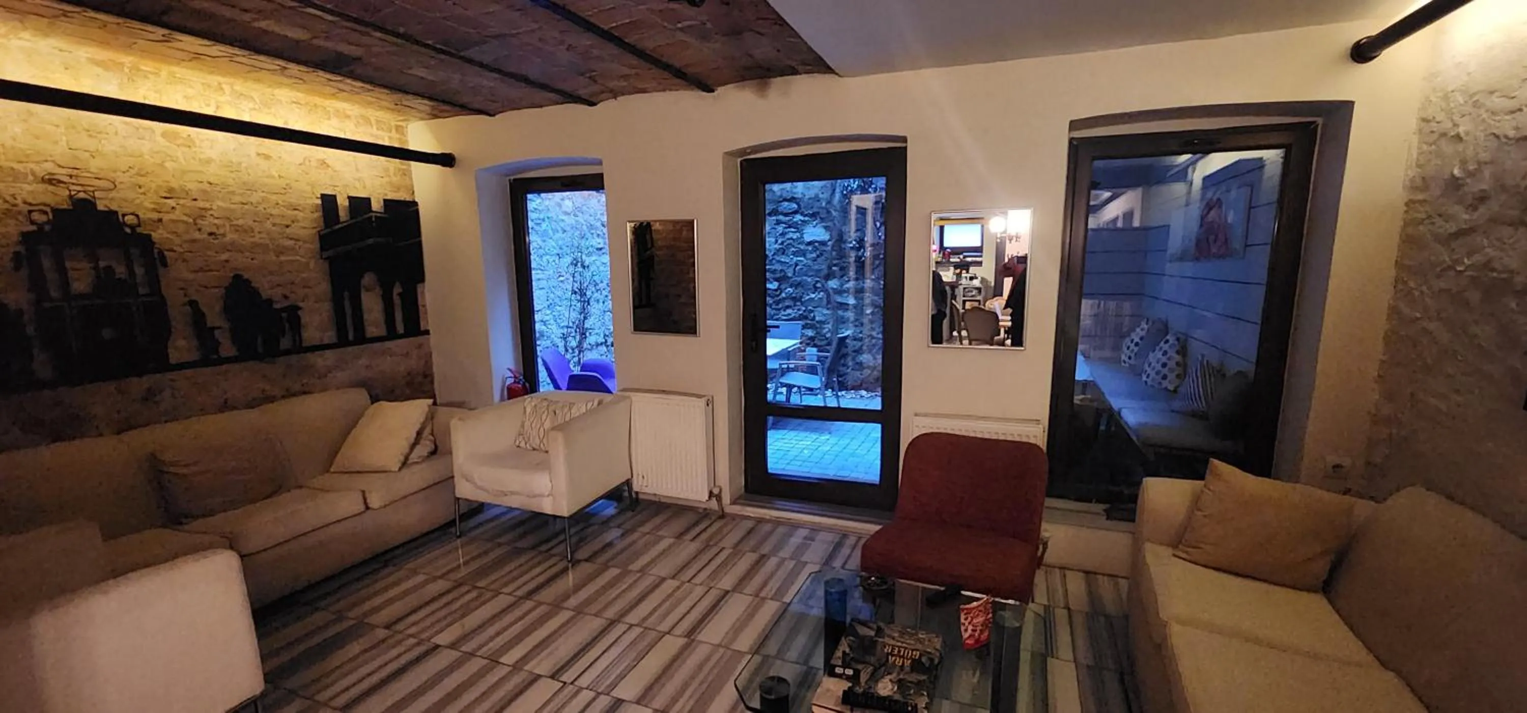 Communal lounge/ TV room in Rooms Galata