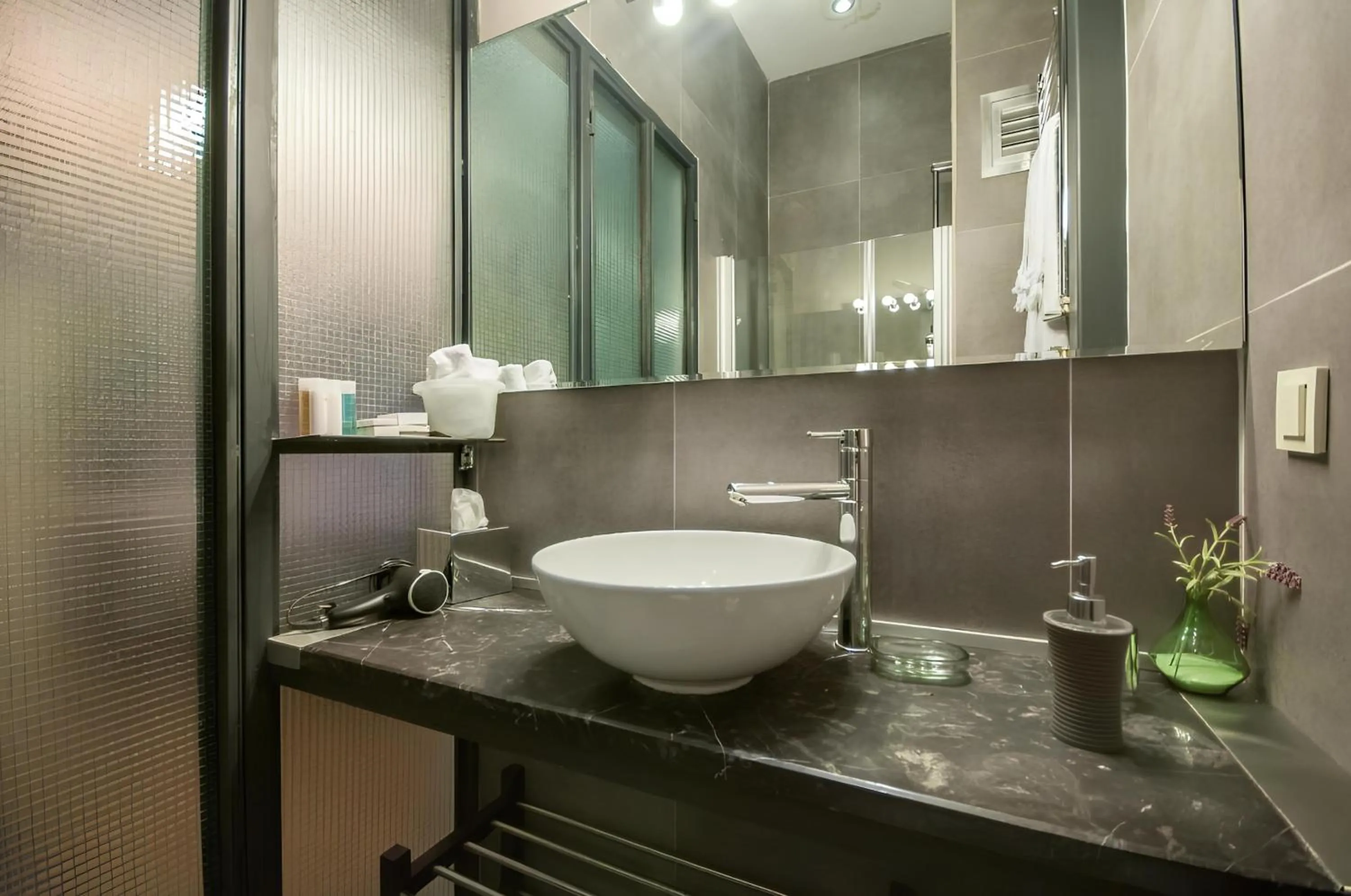 Shower in Rooms Galata