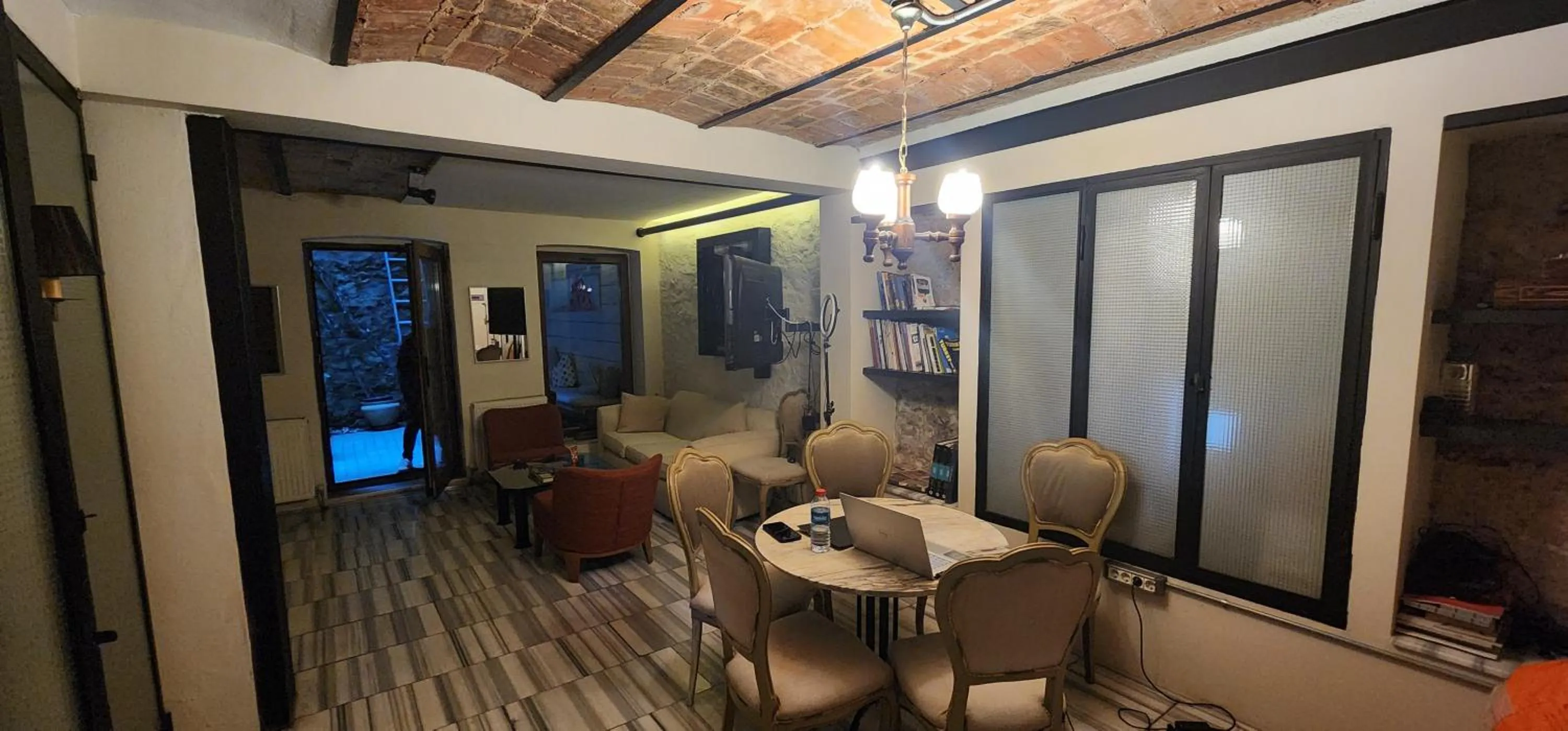 Communal lounge/ TV room in Rooms Galata