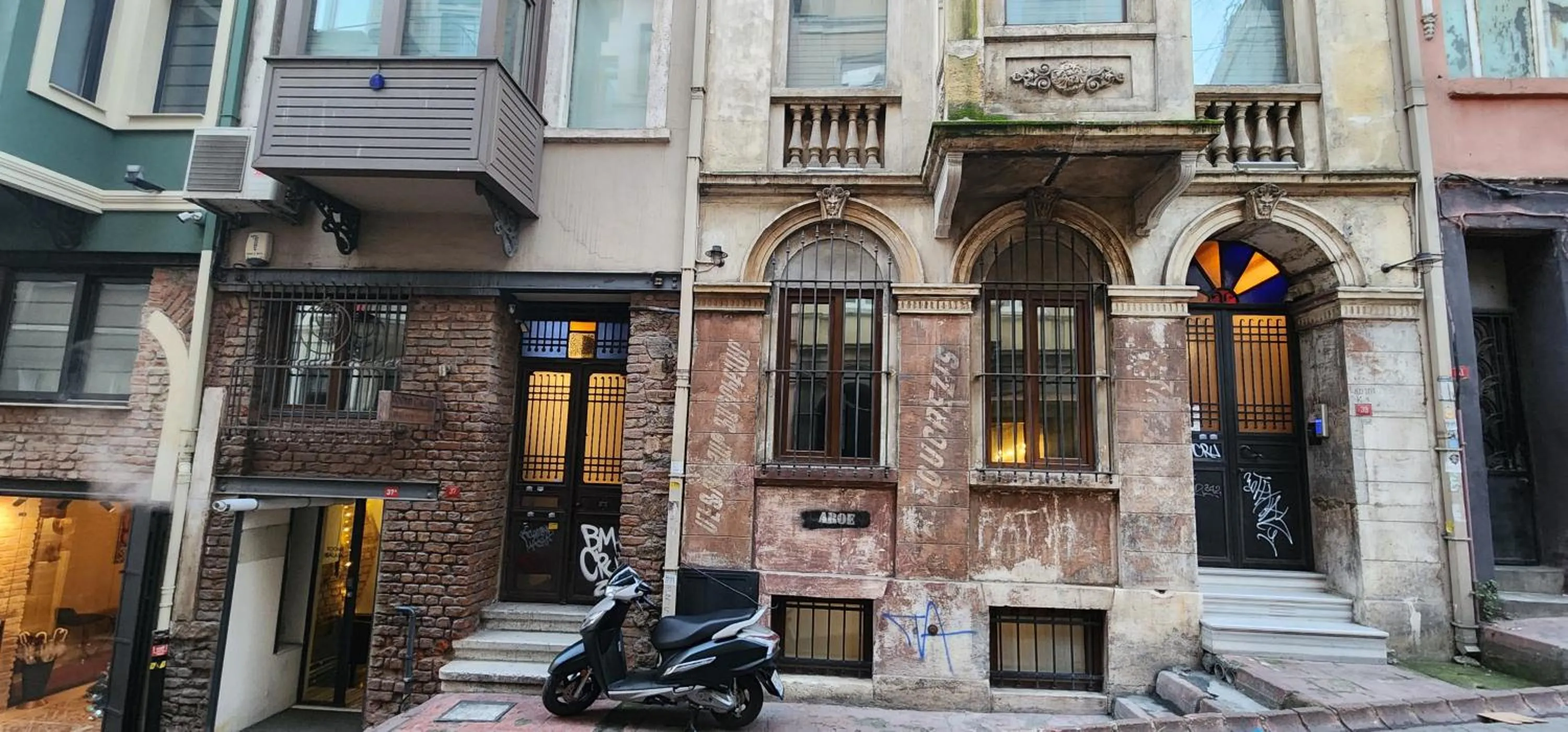 Facade/entrance in Rooms Galata