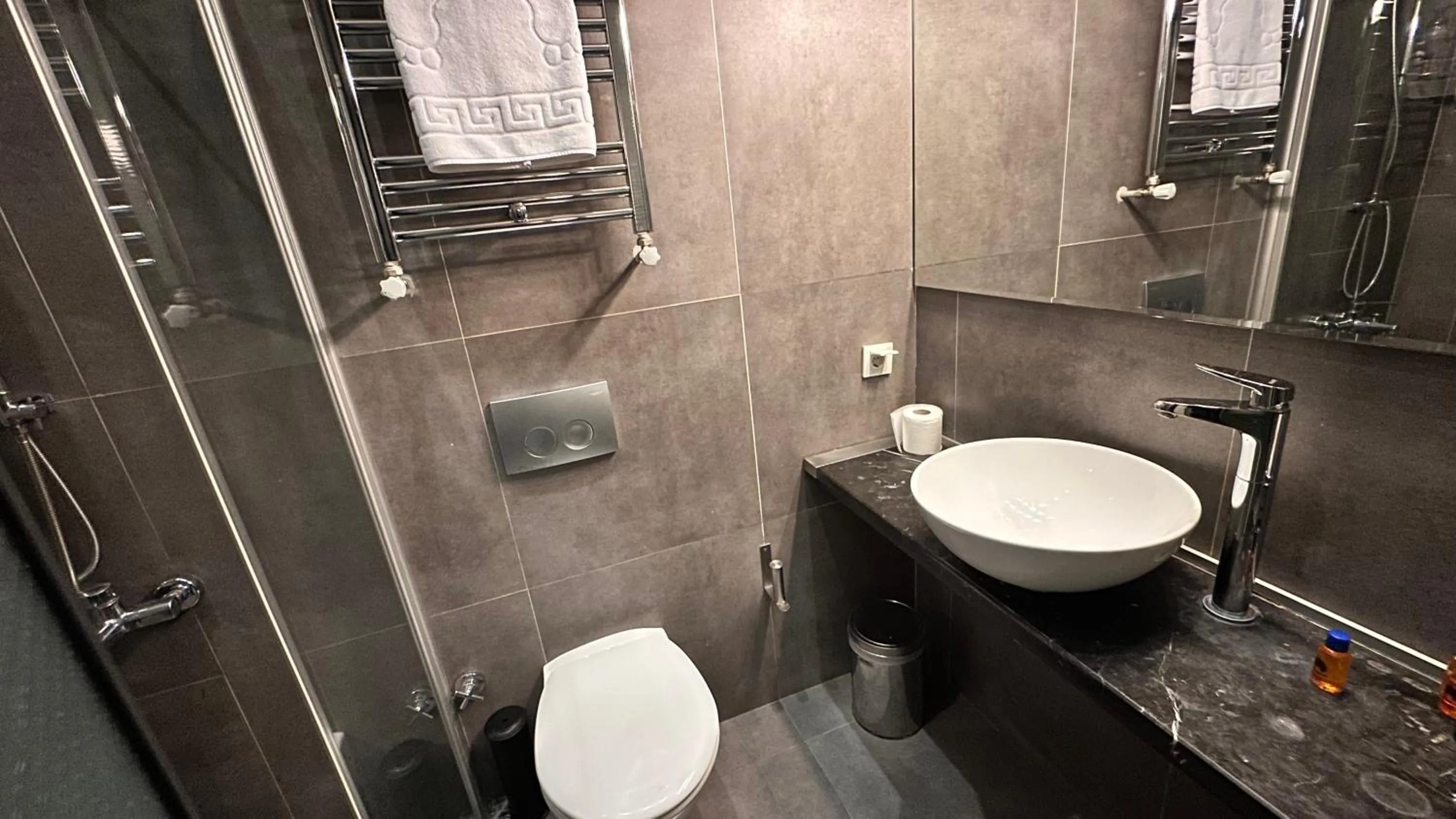 Shower in Rooms Galata