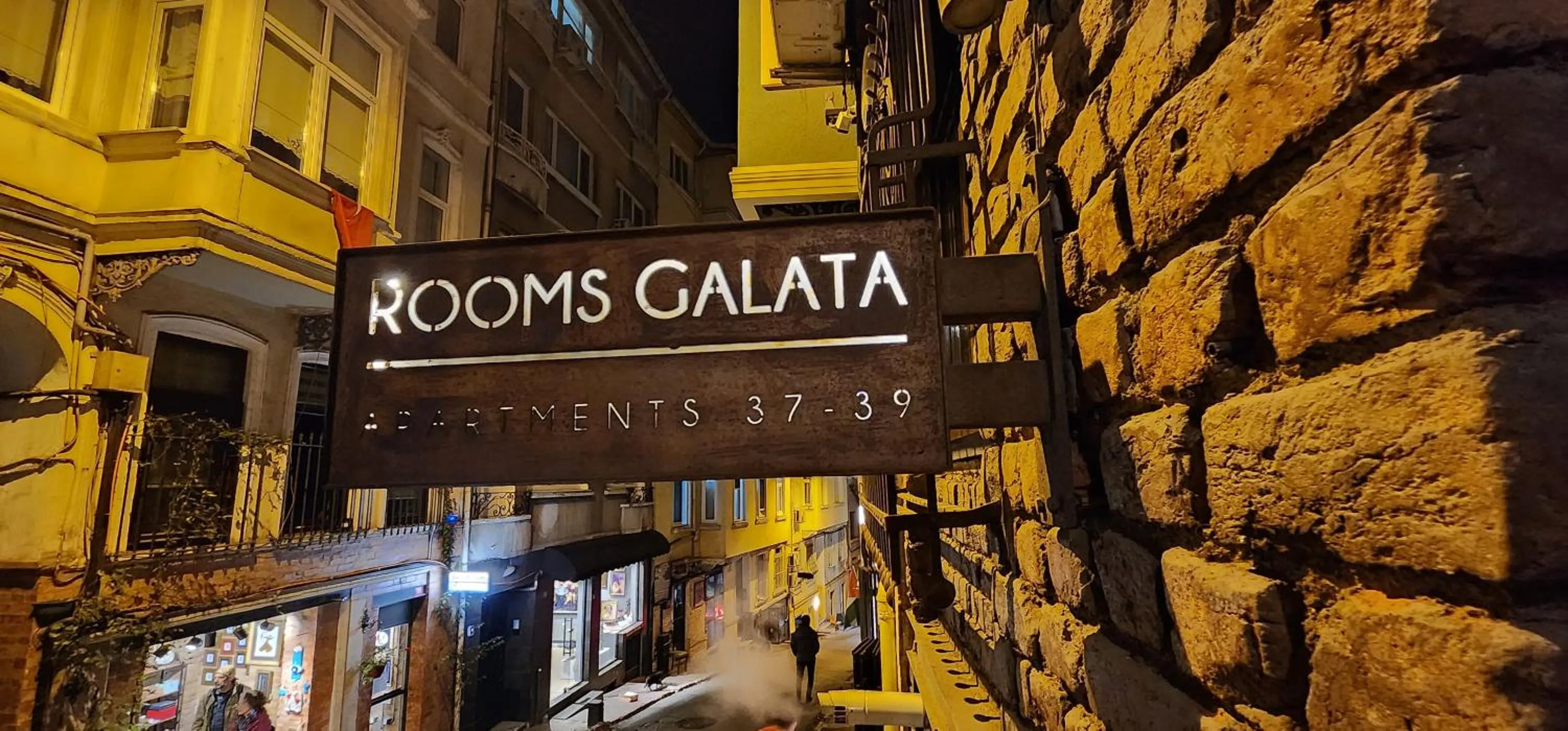 Night in Rooms Galata