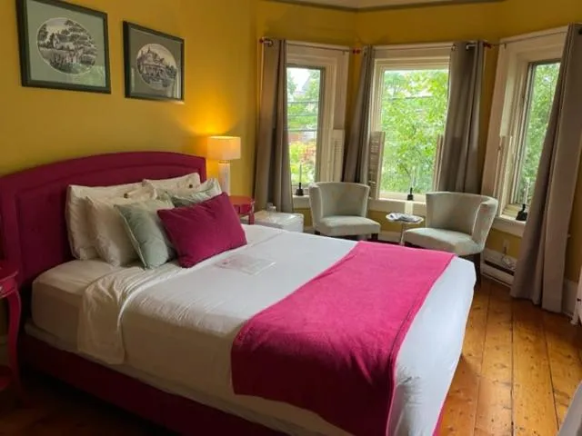 Bed in La Belle Victorienne