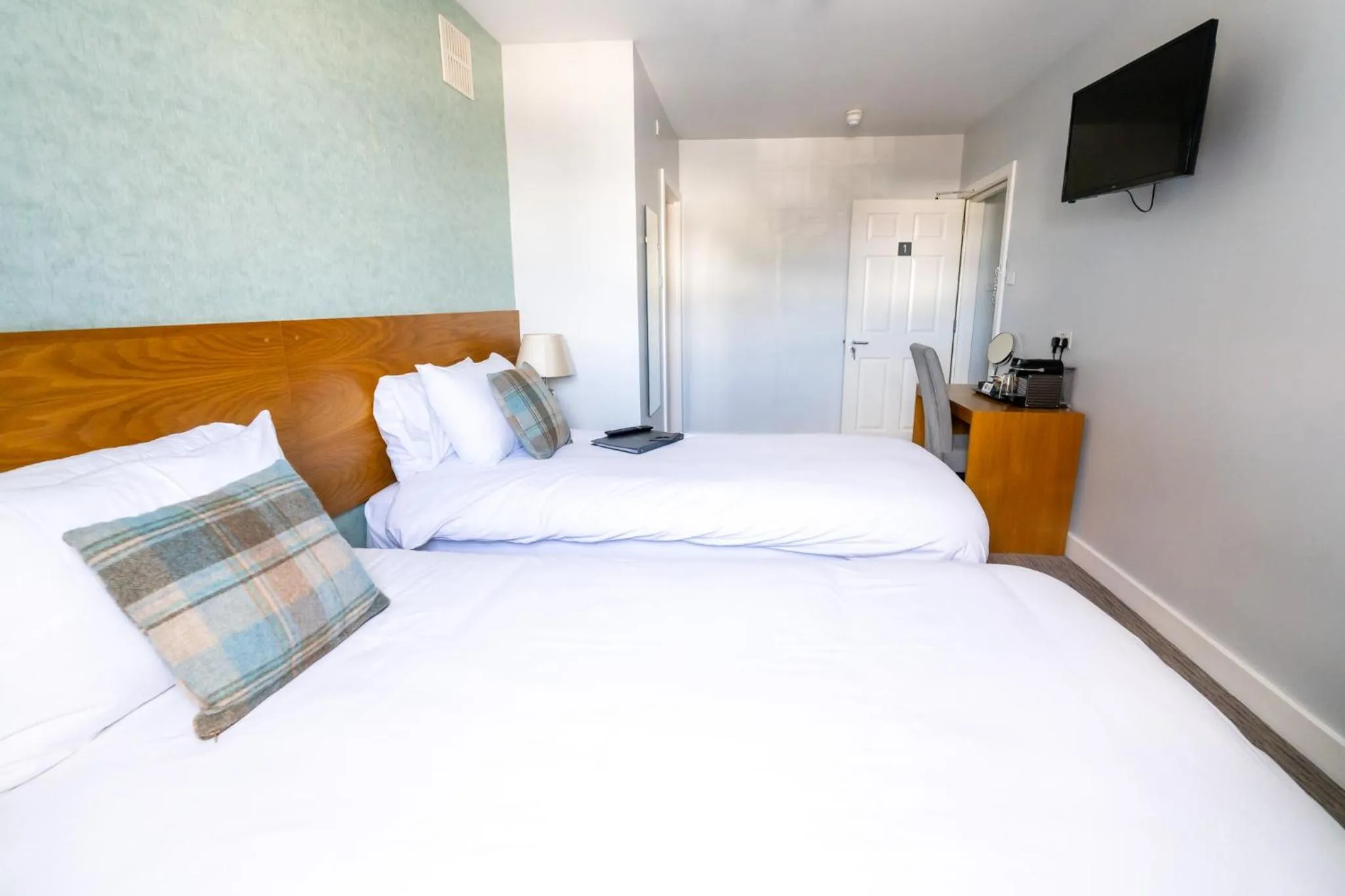 Bedroom, Bed in Queen Street Tap