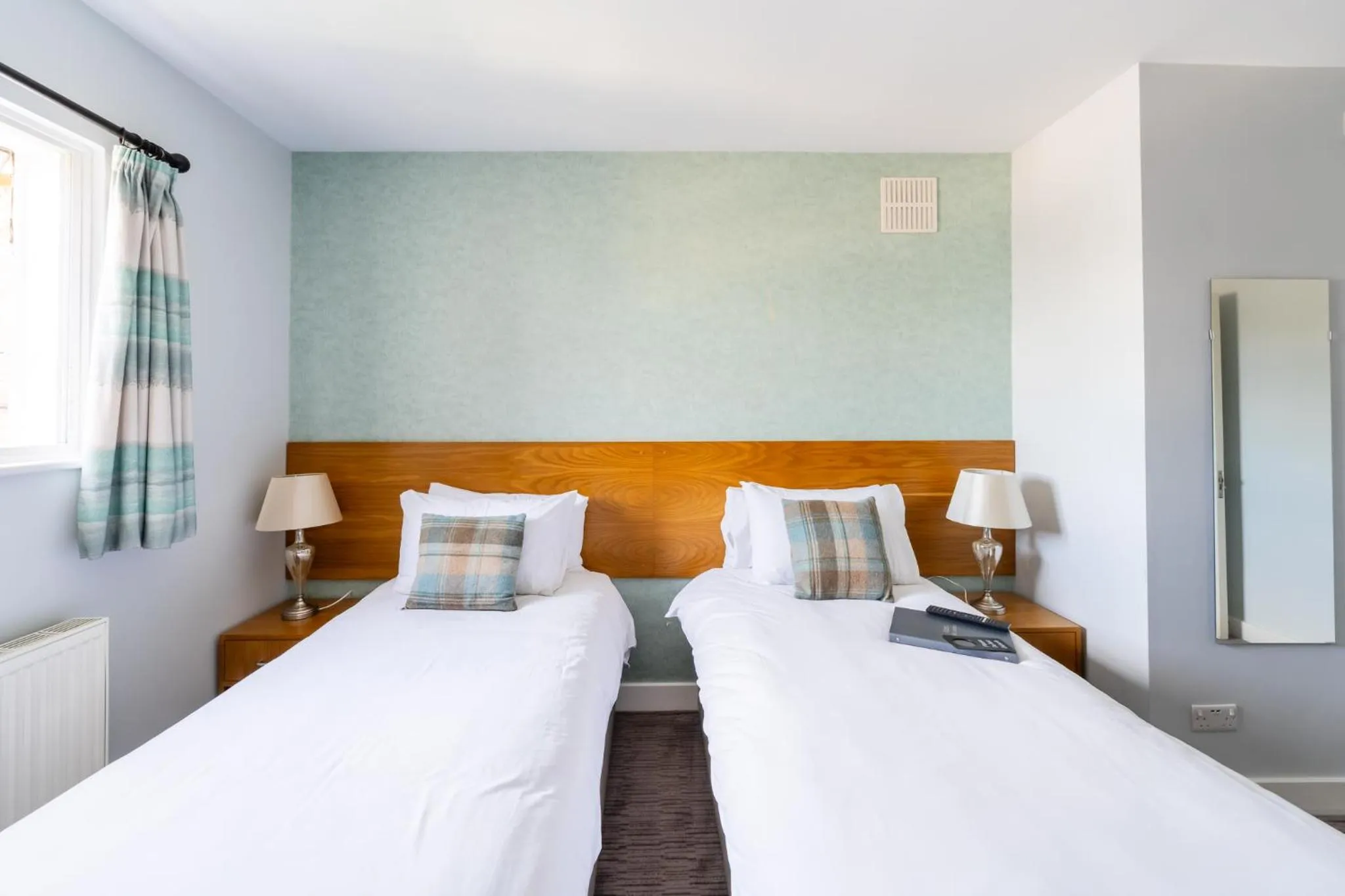 Bedroom, Bed in Queen Street Tap