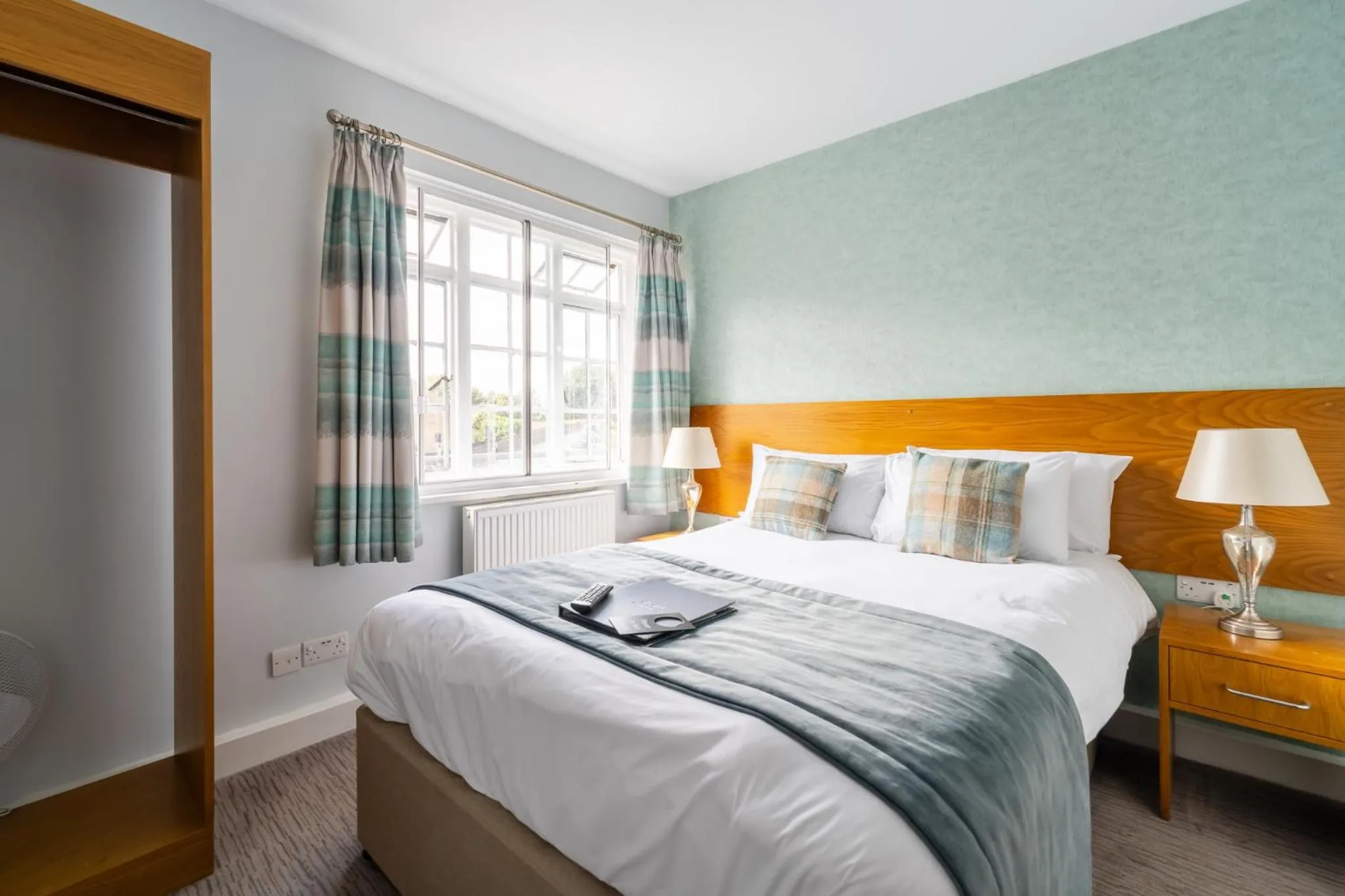 Bedroom, Bed in Queen Street Tap