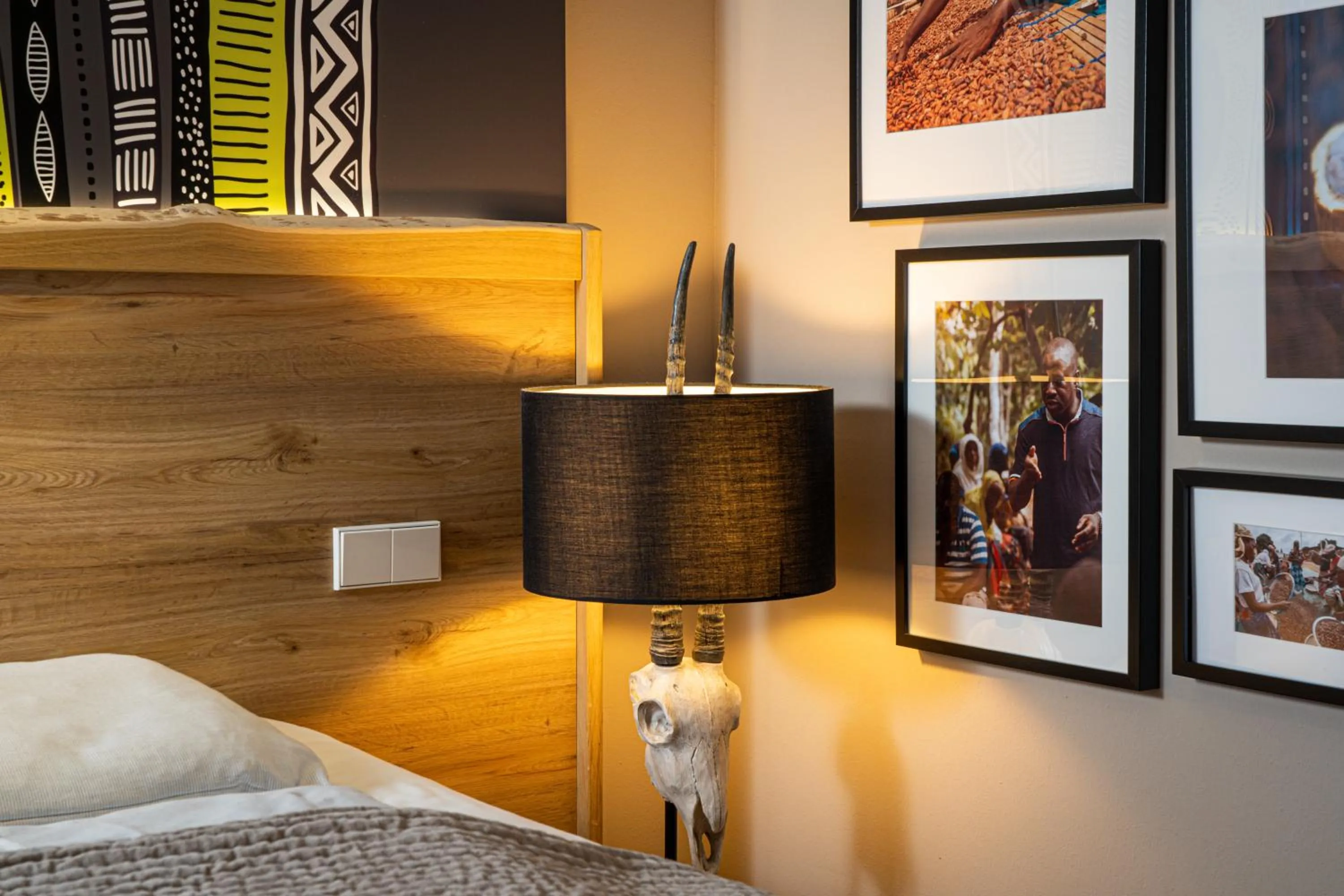 Photo of the whole room, Bed in Food Hotel