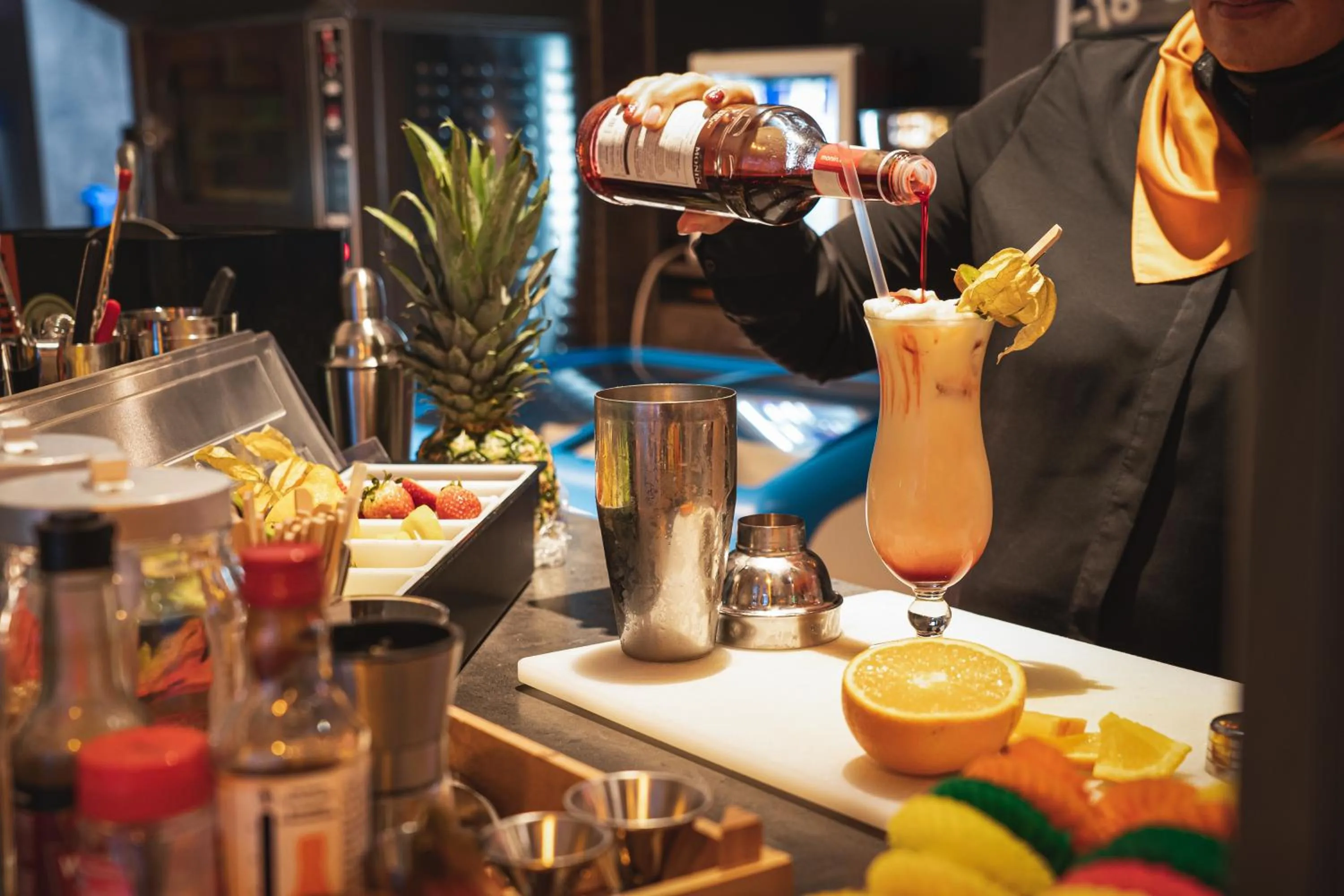 Restaurant/places to eat in Food Hotel