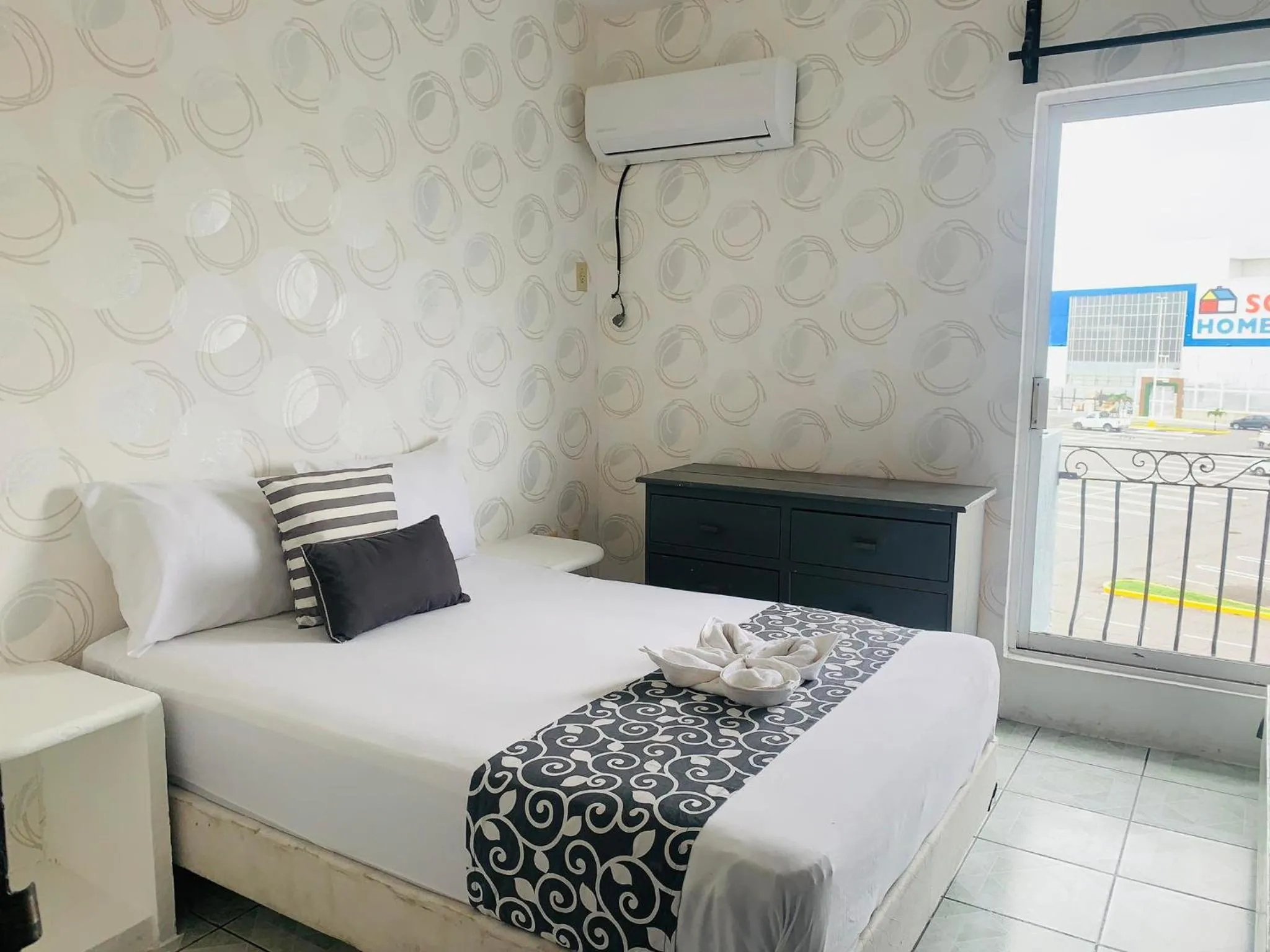 Bed in Hotel & Suites Bausan