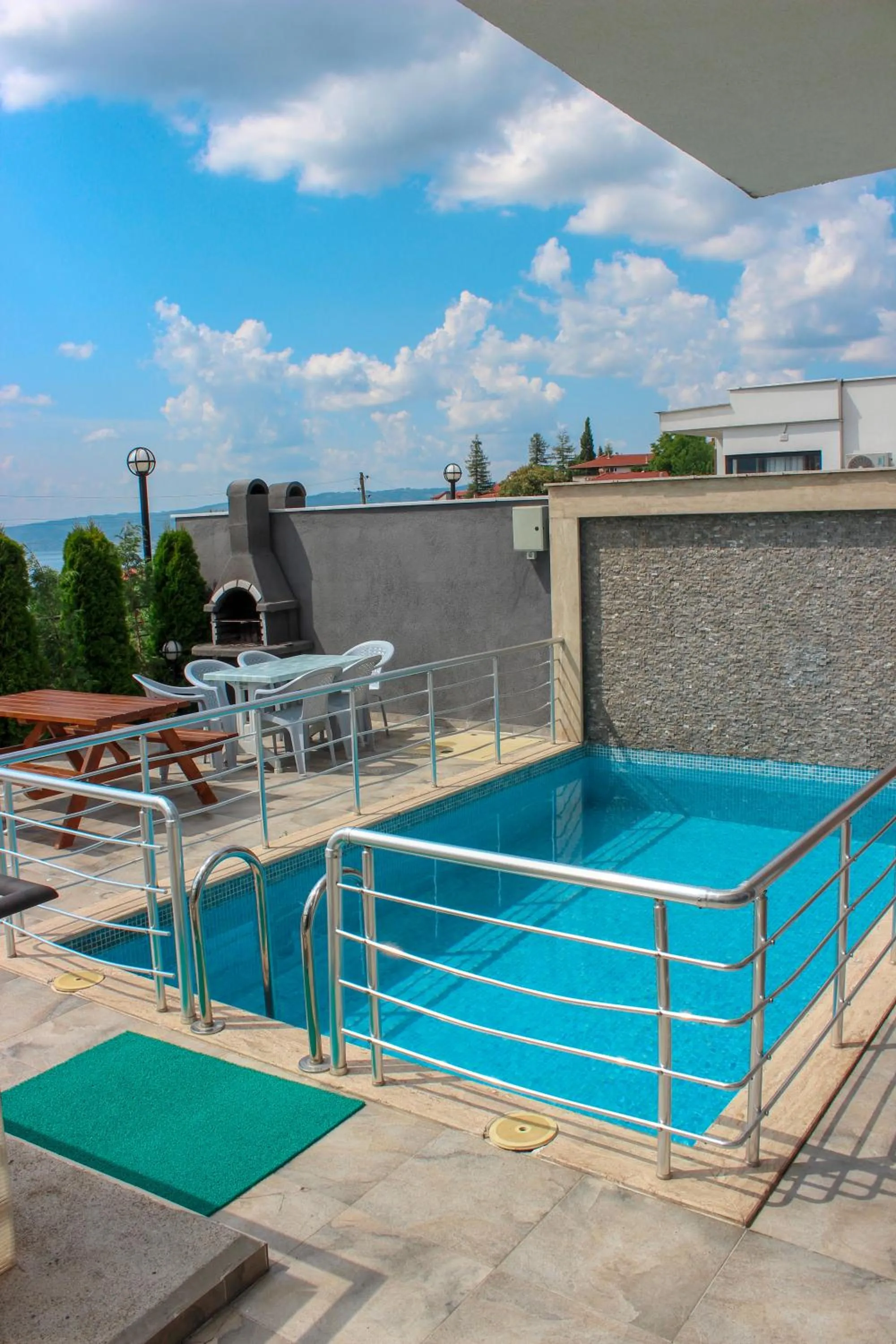 Swimming pool in Sawsana Villalari
