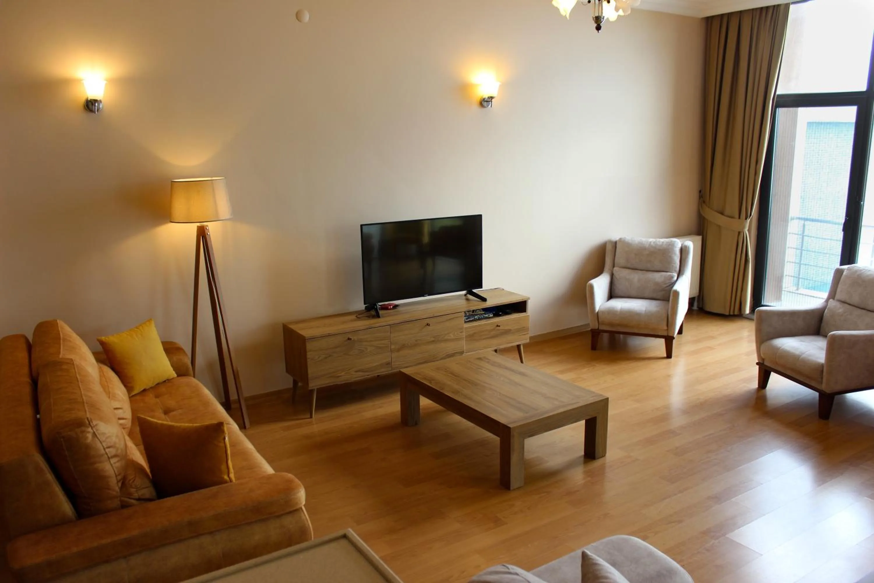 Communal lounge/ TV room in Sawsana Villalari