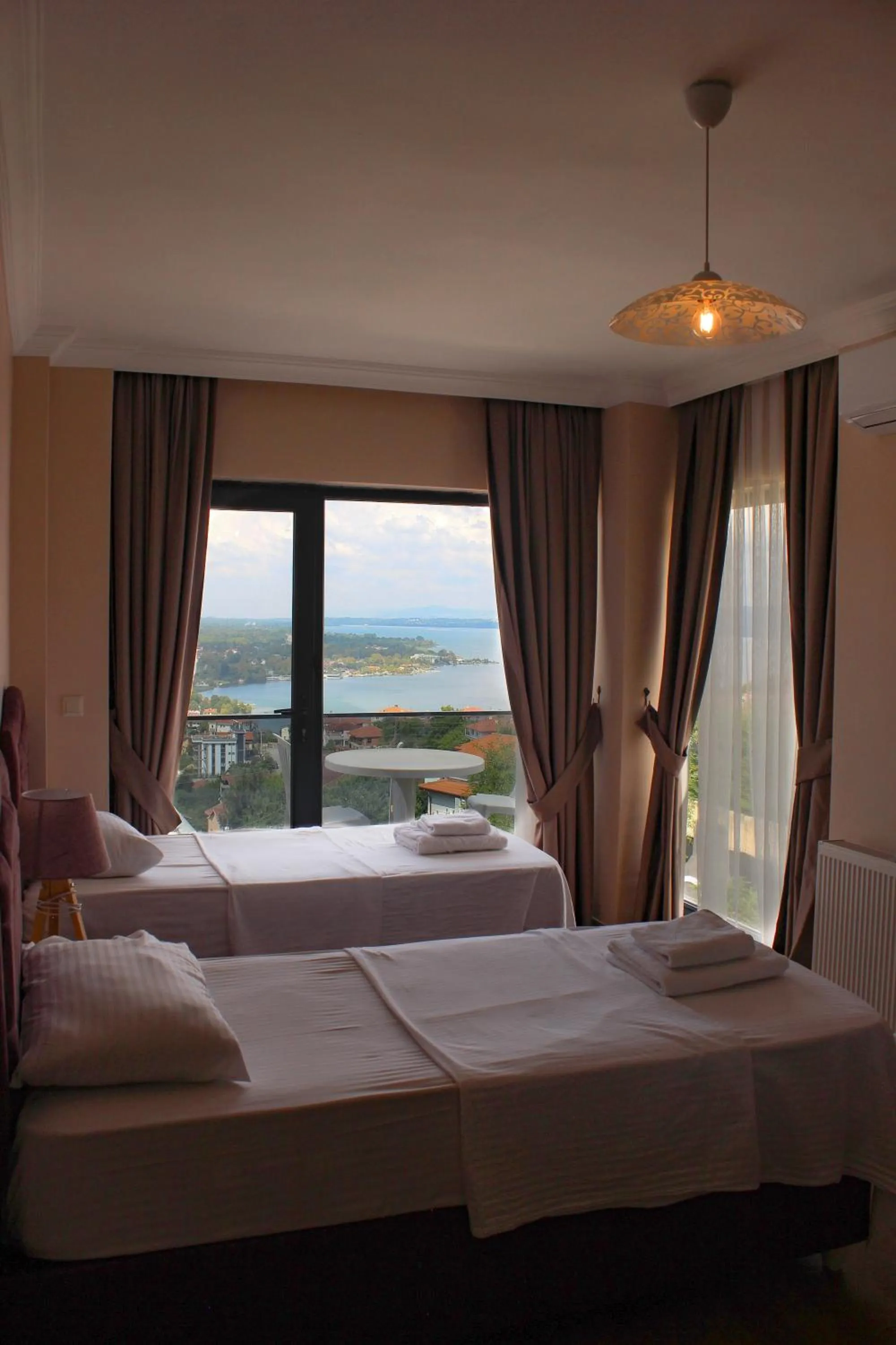 Mountain view, Bed in Sawsana Villalari