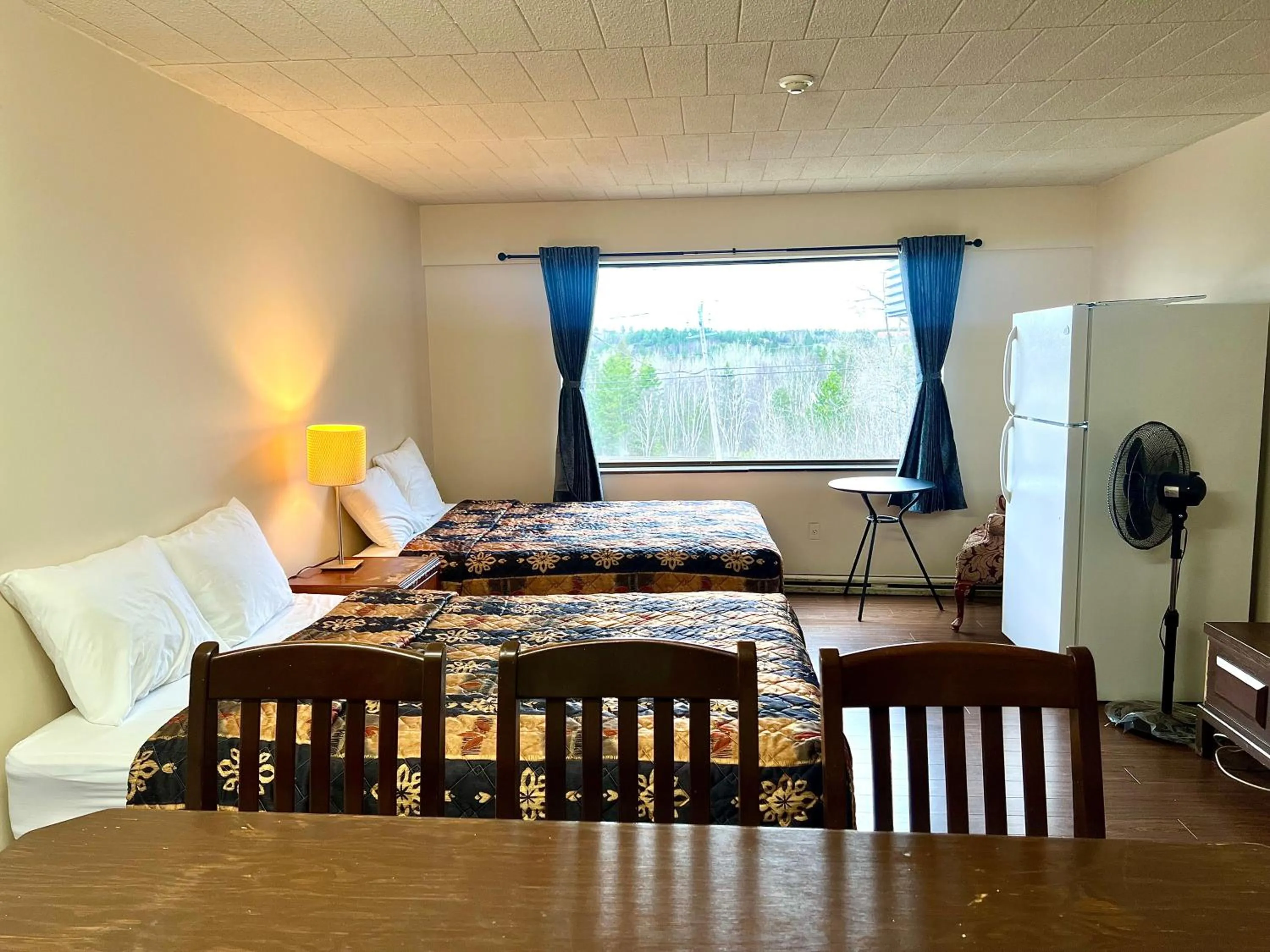 Bed in Lively Inn and Suites - Sudbury