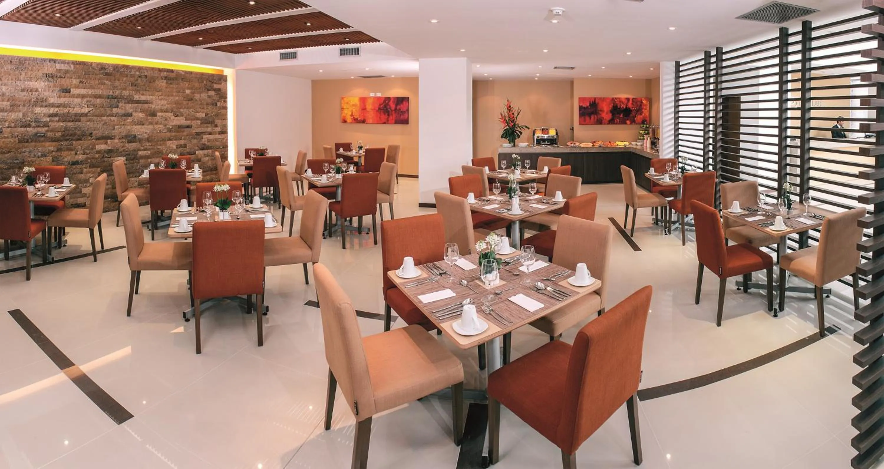 Restaurant/places to eat in Hotel Estelar El Cable