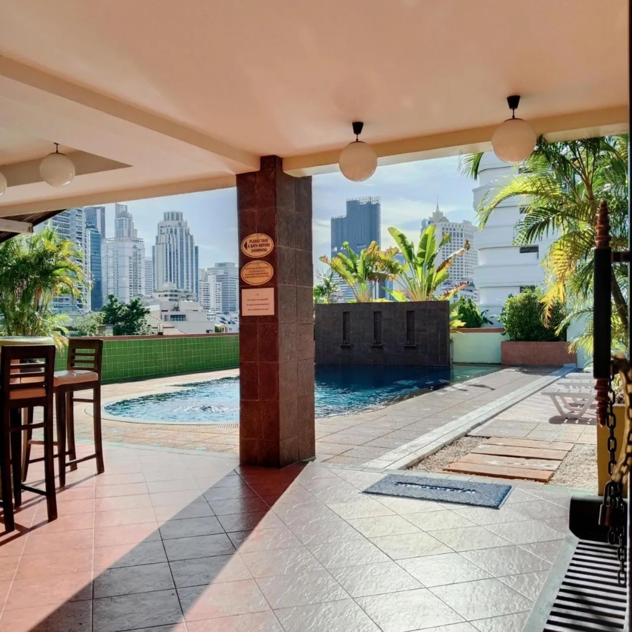 Swimming pool in Woraburi Sukhumvit Hotel