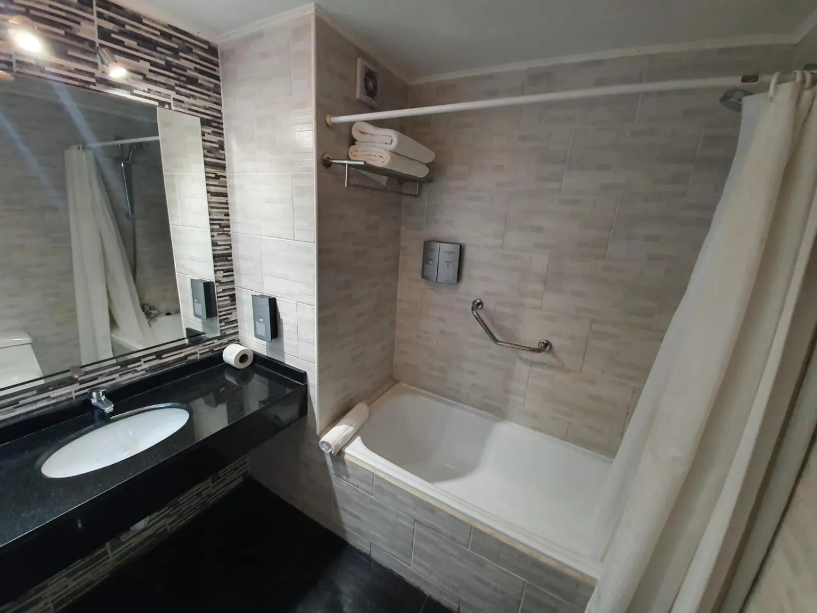 Bathroom in Yachting Hotel Quintero