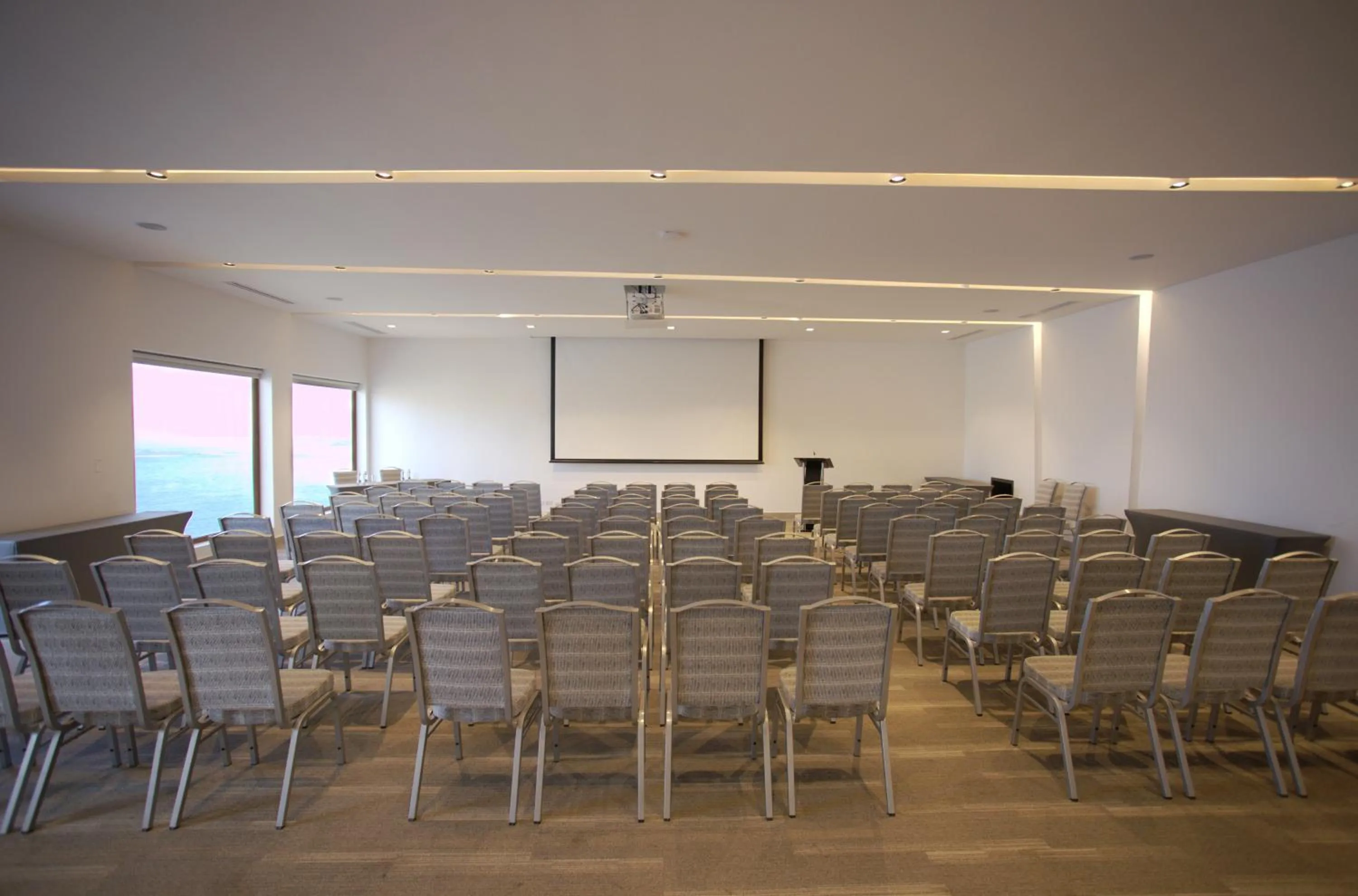 Business facilities in Yachting Hotel Quintero