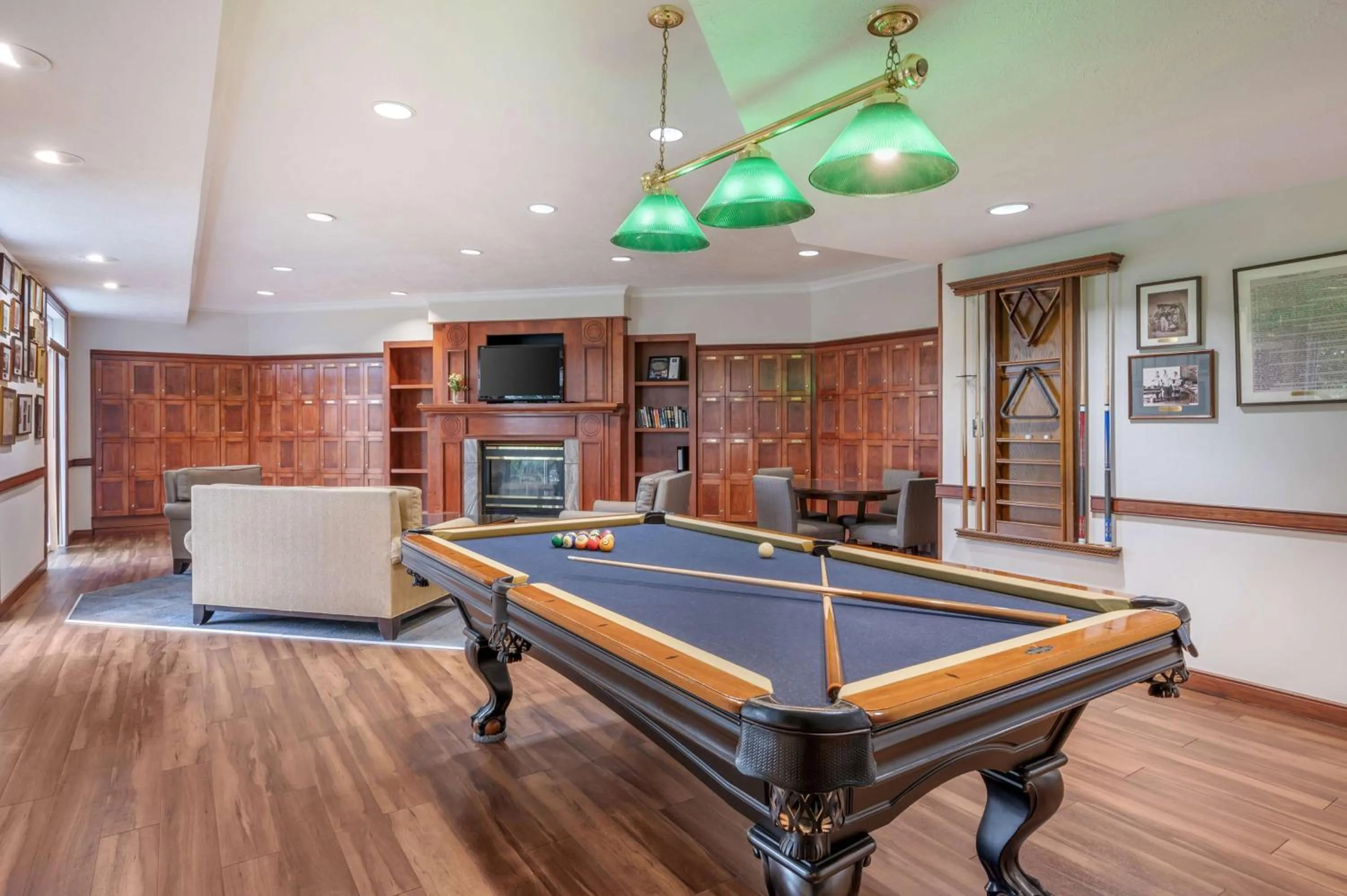 Property building in Hilton Vacation Club Varsity Club South Bend, IN