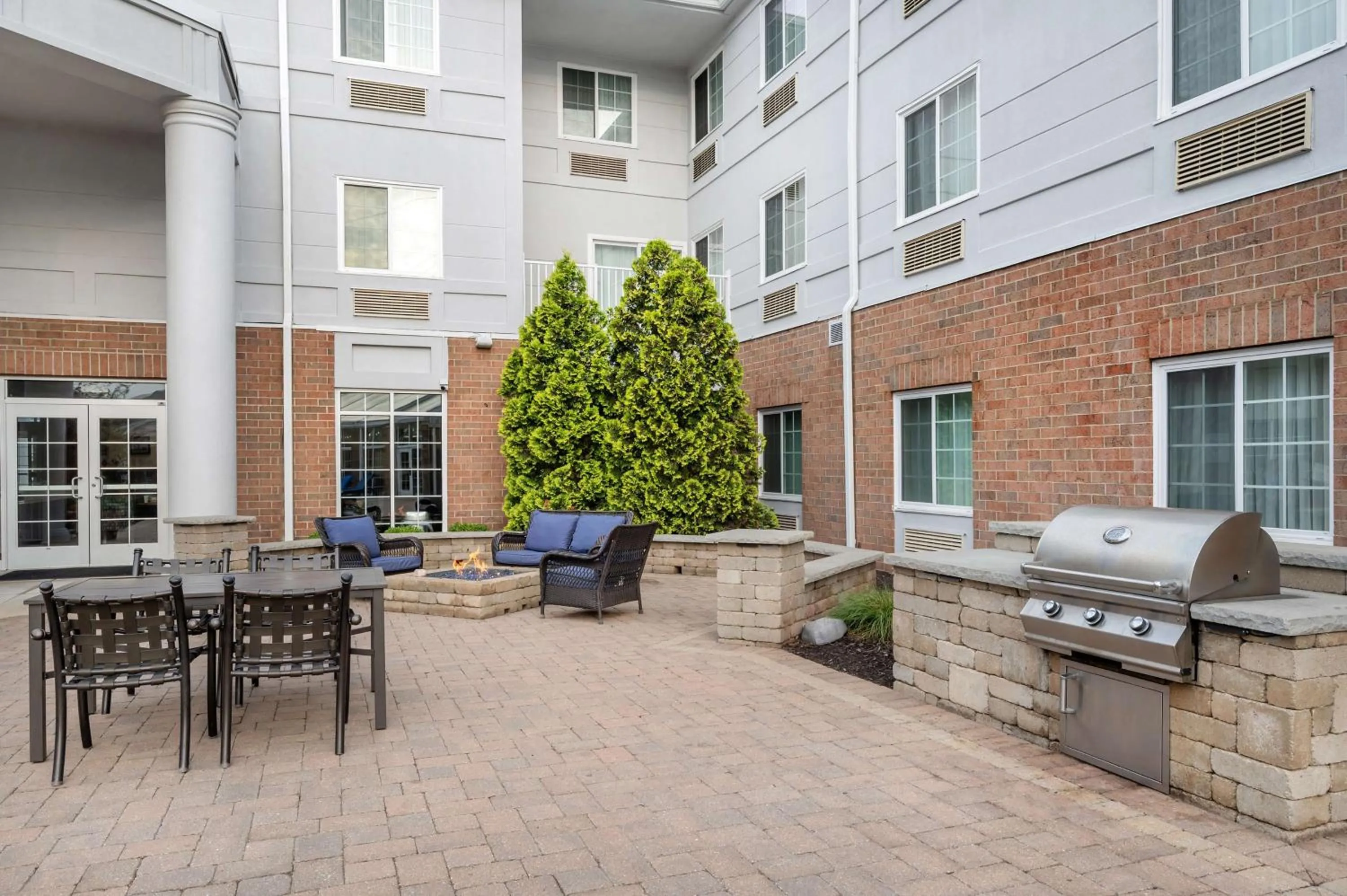 BBQ facilities in Hilton Vacation Club Varsity Club South Bend, IN