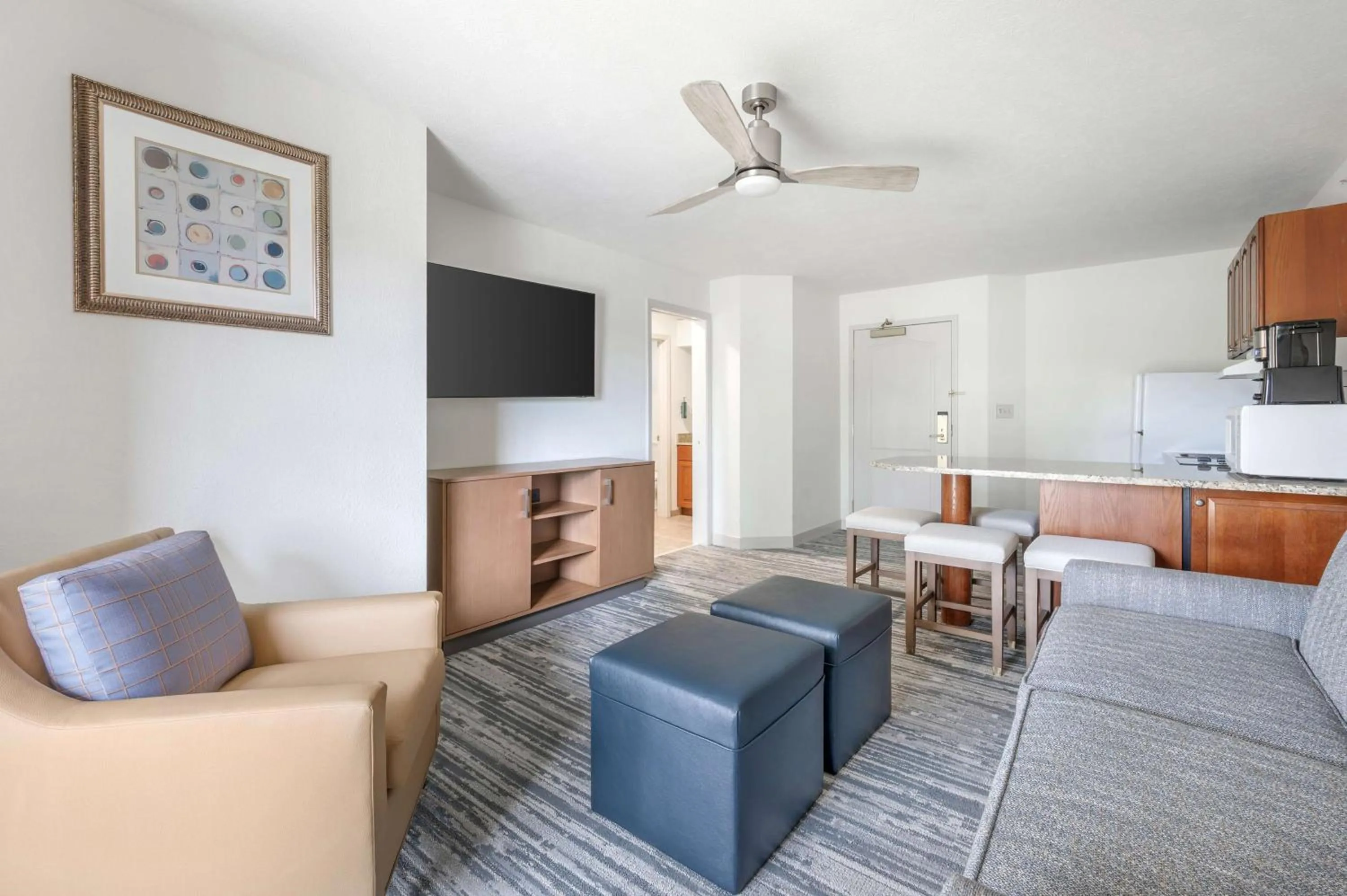 Living room in Hilton Vacation Club Varsity Club South Bend, IN