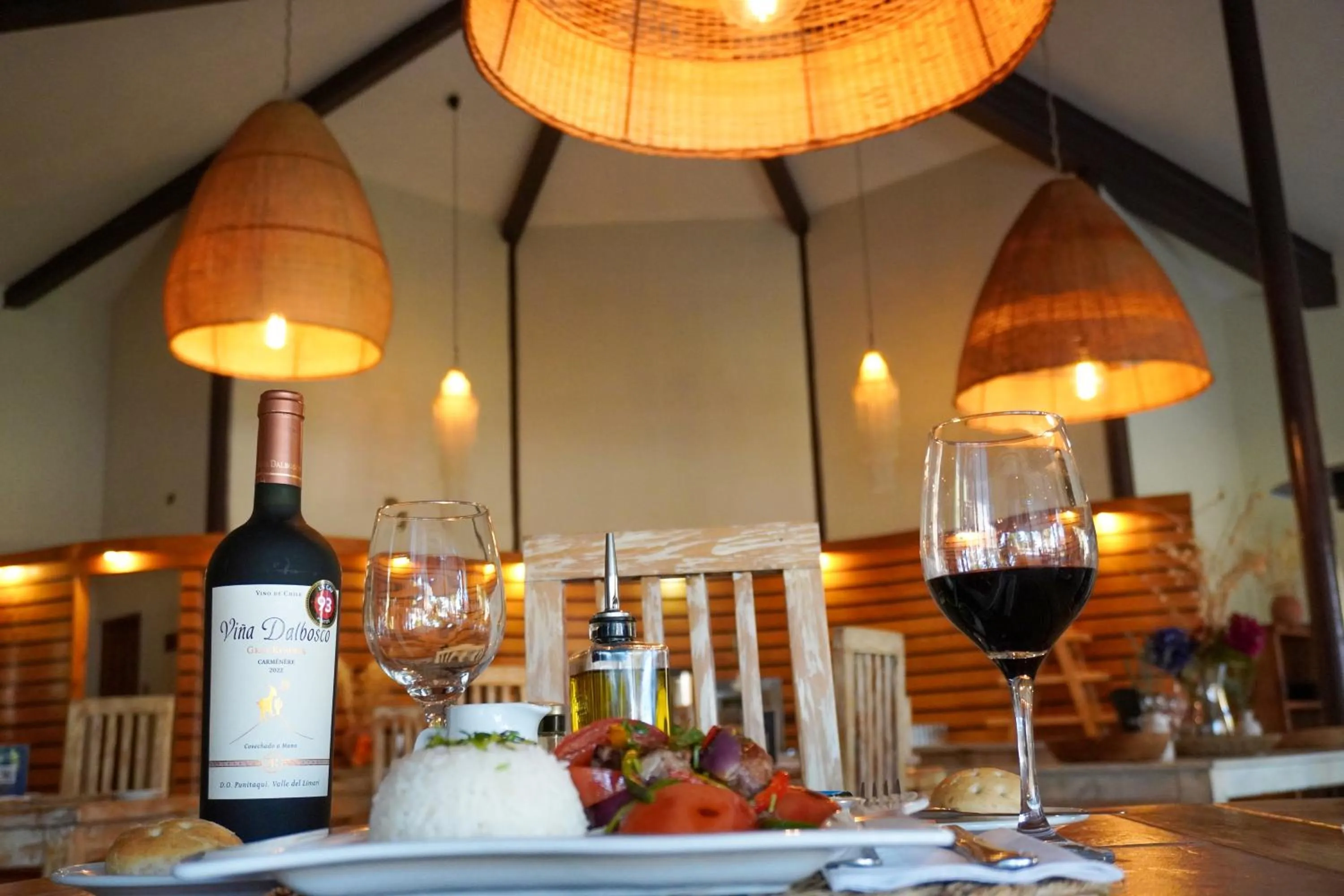 Restaurant/places to eat in Hotel Serena Suite