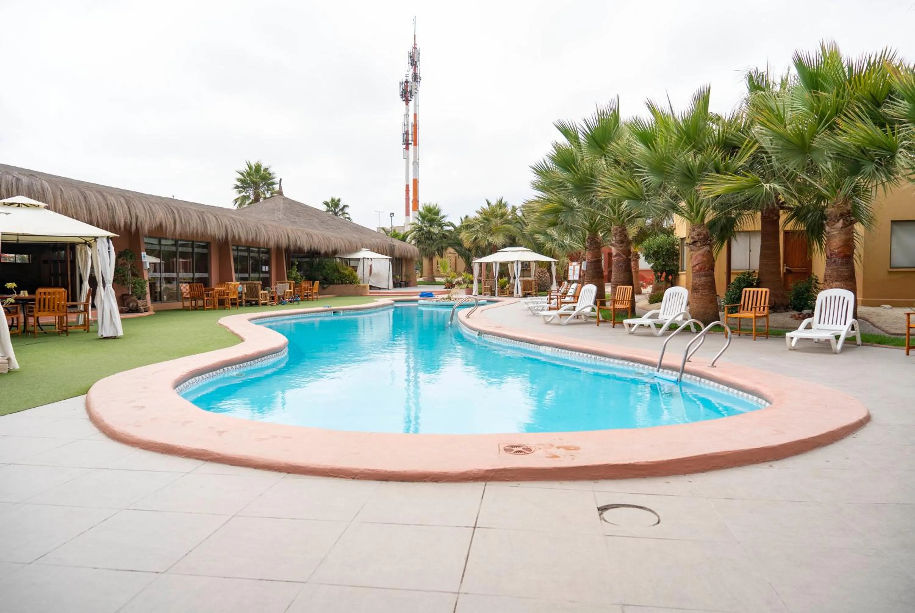 Swimming pool in Hotel Serena Suite