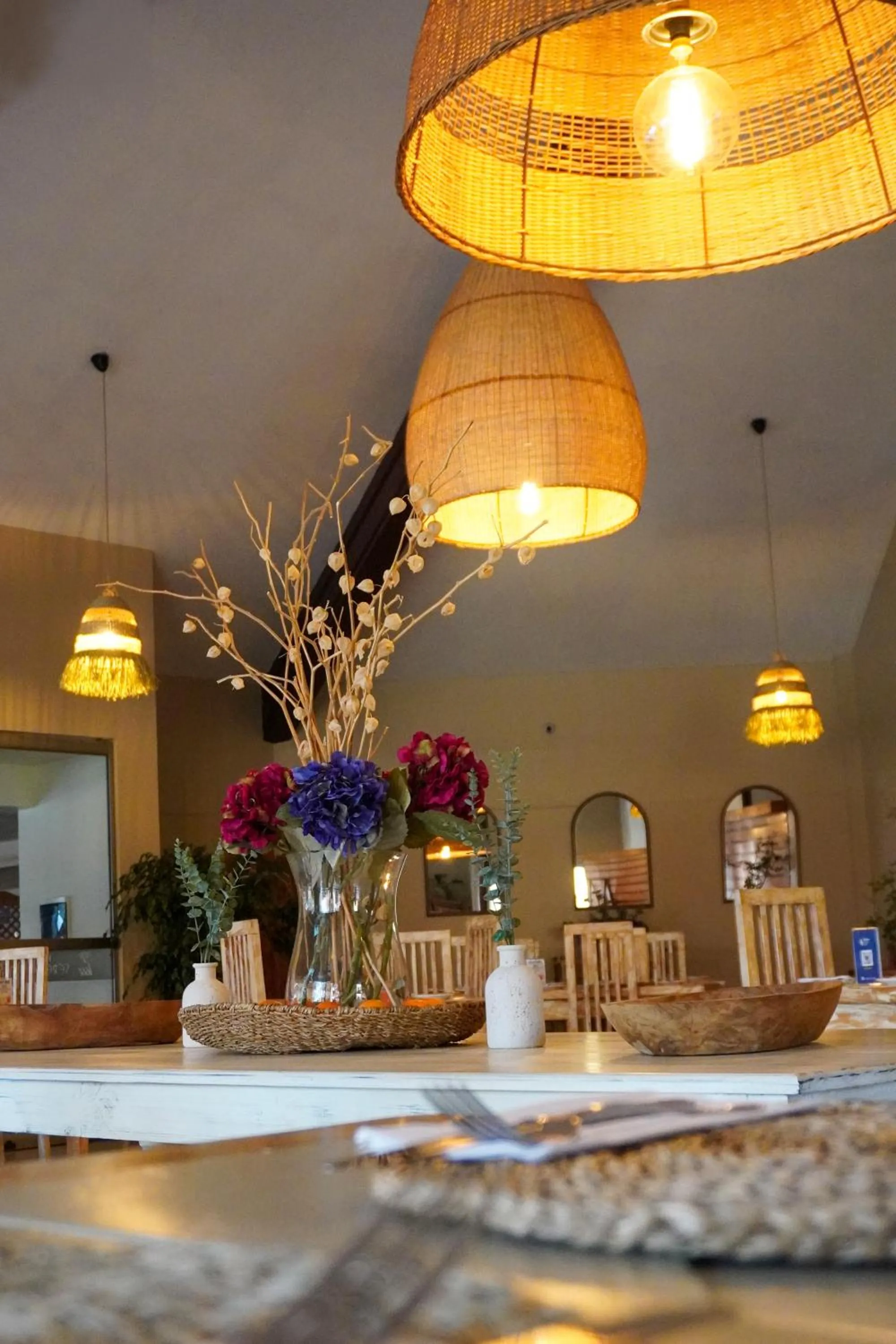 Restaurant/places to eat in Hotel Serena Suite